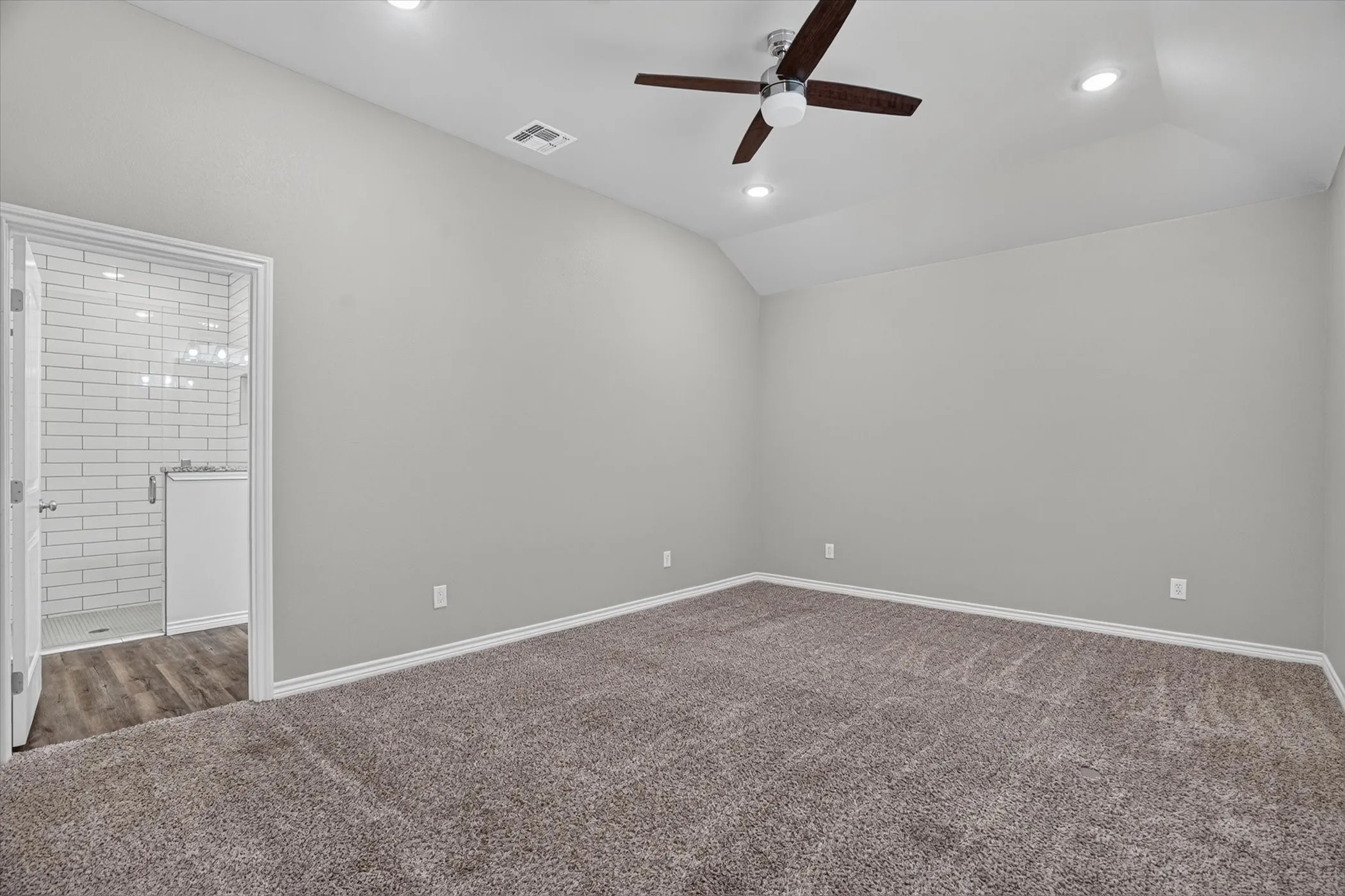 Single Family Residence For Sale in Hood County , 2706 San Gabriel Drive, Granbury, Texas 76048, 3 Bedroom, 2 Bathroom, 2 Garage spaces, 1,629 Sqft, built in 2021, mls#21365515, Real Estate Agent in Granbury, Homes For Sale in Hood county, Homes For Sale in Granbury, Realtor in Granbury Texas, Real Estate Brokerage Independent Realty Texas, Luminita Cordes Realtor