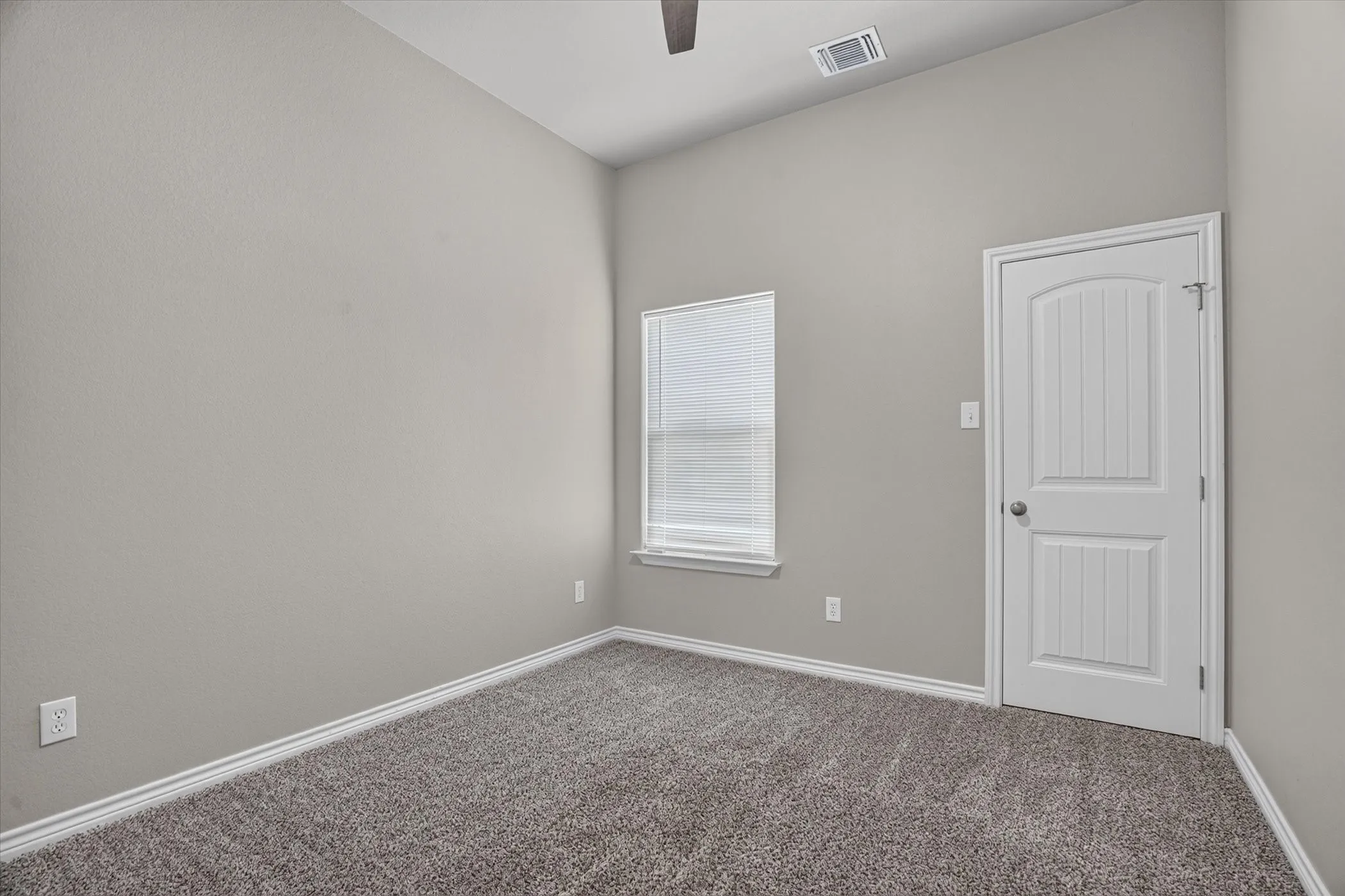 Single Family Residence For Sale in Hood County , 2706 San Gabriel Drive, Granbury, Texas 76048, 3 Bedroom, 2 Bathroom, 2 Garage spaces, 1,629 Sqft, built in 2021, mls#21365515, Real Estate Agent in Granbury, Homes For Sale in Hood county, Homes For Sale in Granbury, Realtor in Granbury Texas, Real Estate Brokerage Independent Realty Texas, Luminita Cordes Realtor
