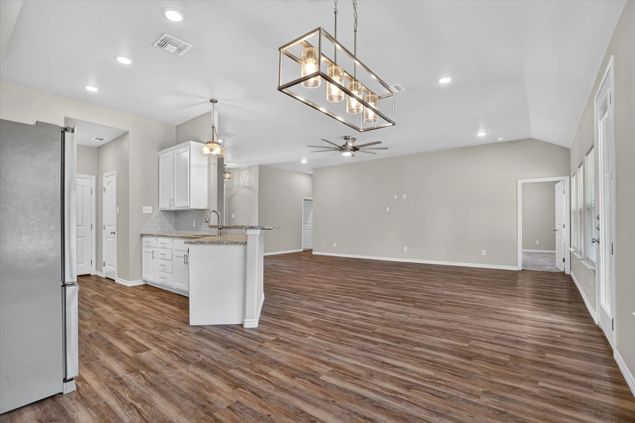 Single Family Residence For Sale in Hood County , 2706 San Gabriel Drive, Granbury, Texas 76048, 3 Bedroom, 2 Bathroom, 2 Garage spaces, 1,629 Sqft, built in 2021, mls#21365515, Real Estate Agent in Granbury, Homes For Sale in Hood county, Homes For Sale in Granbury, Realtor in Granbury Texas, Real Estate Brokerage Independent Realty Texas, Luminita Cordes Realtor