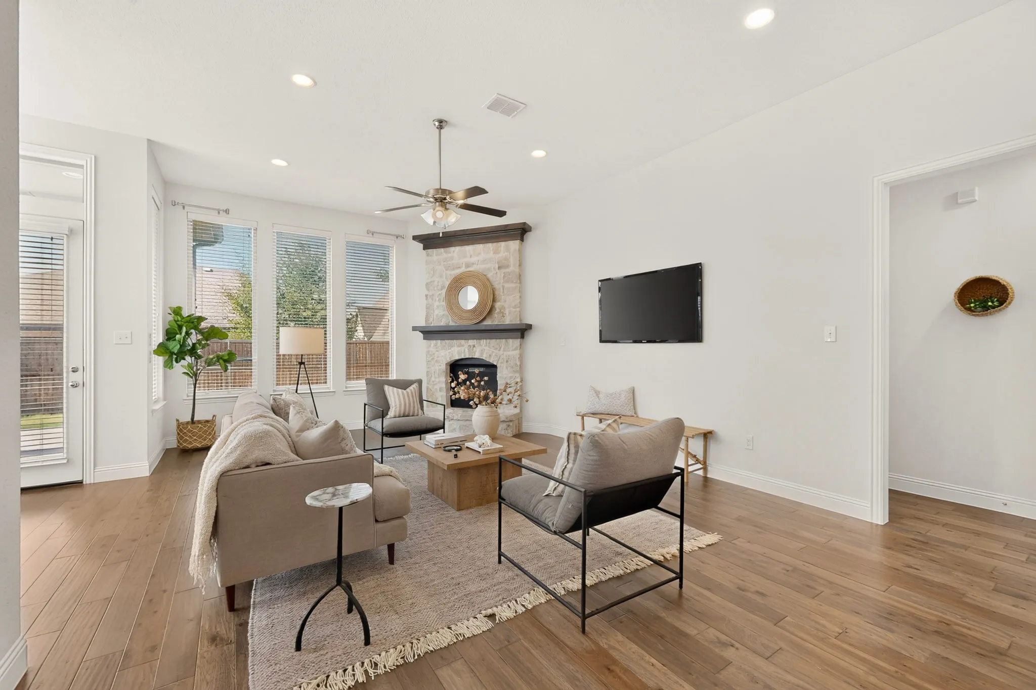 Single Family Residence For Sale in Collin County , 1433 Cherry Blossom Lane, Celina, Texas 75078, 3 Bedroom, 2 Bathroom, 2 Garage spaces, 2,529 Sqft, built in 2017, mls#21365113, Real Estate Agent in Celina, Homes For Sale in Collin county, Homes For Sale in Celina, Realtor in Celina Texas, Real Estate Brokerage Independent Realty Texas, Luminita Cordes Realtor