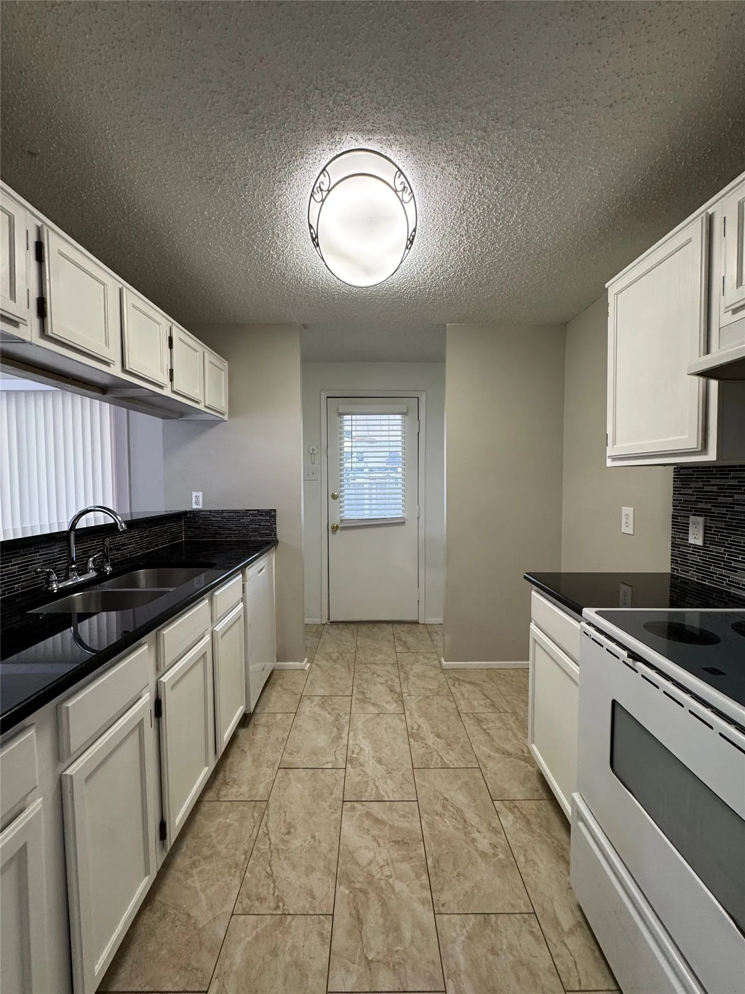 Single Family Residence For Rent in Tarrant County , 3808 Staghorn Circle S, Fort Worth, Texas 76137, 3 Bedroom, 2 Bathroom, 2 Garage spaces, 1,104 Sqft, built in 1985, mls#21365565, Real Estate Agent in Fort Worth, Homes For Rent in Tarrant county, Homes For Rent in Fort Worth, Realtor in Fort Worth Texas, Real Estate Brokerage Independent Realty Texas, Luminita Cordes Realtor