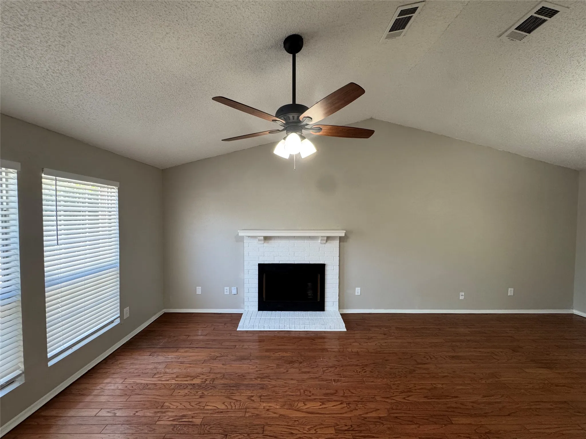 Single Family Residence For Rent in Tarrant County , 3808 Staghorn Circle S, Fort Worth, Texas 76137, 3 Bedroom, 2 Bathroom, 2 Garage spaces, 1,104 Sqft, built in 1985, mls#21365565, Real Estate Agent in Fort Worth, Homes For Rent in Tarrant county, Homes For Rent in Fort Worth, Realtor in Fort Worth Texas, Real Estate Brokerage Independent Realty Texas, Luminita Cordes Realtor