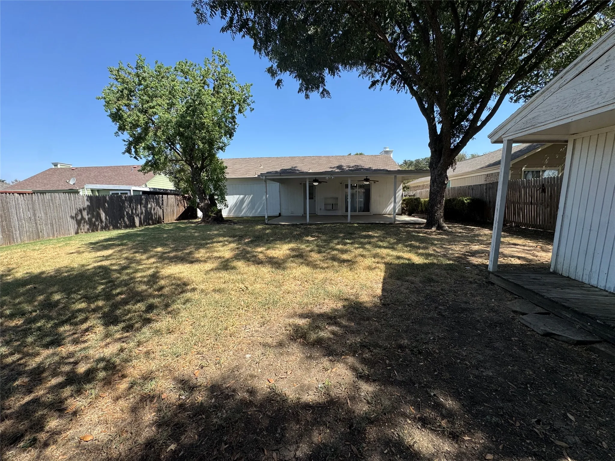 Single Family Residence For Rent in Tarrant County , 3808 Staghorn Circle S, Fort Worth, Texas 76137, 3 Bedroom, 2 Bathroom, 2 Garage spaces, 1,104 Sqft, built in 1985, mls#21365565, Real Estate Agent in Fort Worth, Homes For Rent in Tarrant county, Homes For Rent in Fort Worth, Realtor in Fort Worth Texas, Real Estate Brokerage Independent Realty Texas, Luminita Cordes Realtor