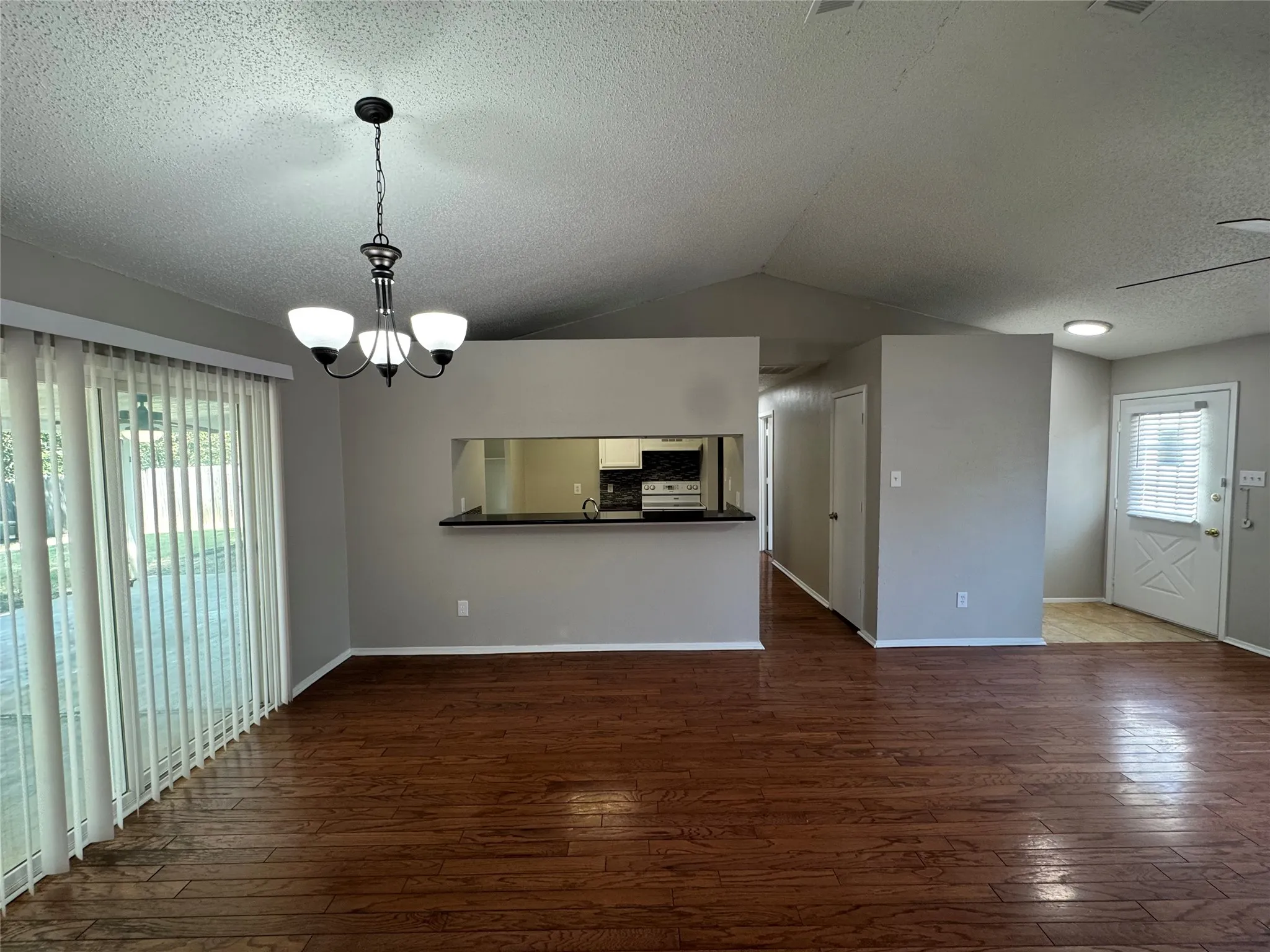 Single Family Residence For Rent in Tarrant County , 3808 Staghorn Circle S, Fort Worth, Texas 76137, 3 Bedroom, 2 Bathroom, 2 Garage spaces, 1,104 Sqft, built in 1985, mls#21365565, Real Estate Agent in Fort Worth, Homes For Rent in Tarrant county, Homes For Rent in Fort Worth, Realtor in Fort Worth Texas, Real Estate Brokerage Independent Realty Texas, Luminita Cordes Realtor