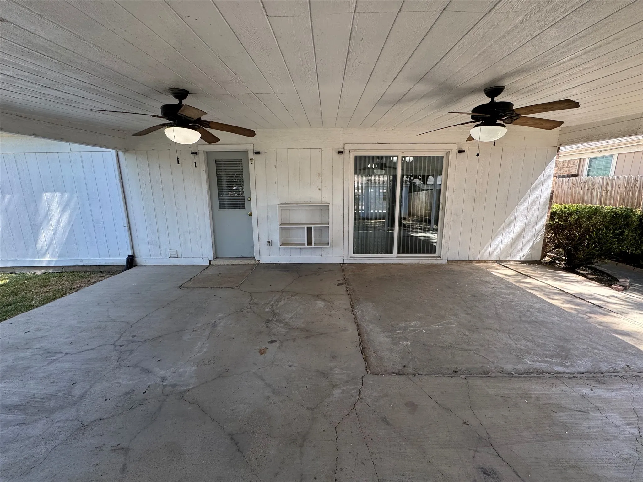 Single Family Residence For Rent in Tarrant County , 3808 Staghorn Circle S, Fort Worth, Texas 76137, 3 Bedroom, 2 Bathroom, 2 Garage spaces, 1,104 Sqft, built in 1985, mls#21365565, Real Estate Agent in Fort Worth, Homes For Rent in Tarrant county, Homes For Rent in Fort Worth, Realtor in Fort Worth Texas, Real Estate Brokerage Independent Realty Texas, Luminita Cordes Realtor