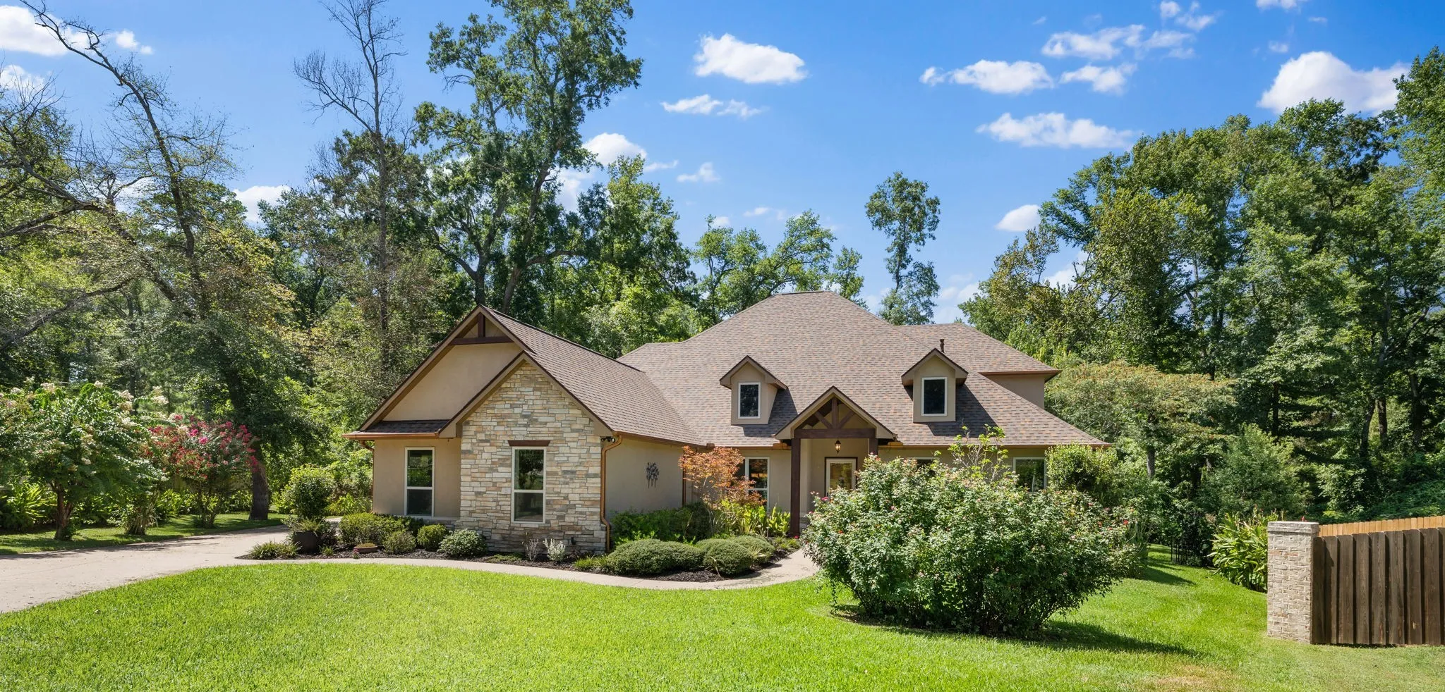 Single Family Residence For Sale in Smith County , 1822 Stonehaven Court, Tyler, Texas 75703, 4 Bedroom, 4 Bathroom, 3 Garage spaces, 3,095 Sqft, built in 2015, mls#21363632, Real Estate Agent in Tyler, Homes For Sale in Smith county, Homes For Sale in Tyler, Realtor in Tyler Texas, Real Estate Brokerage Independent Realty Texas, Luminita Cordes Realtor
