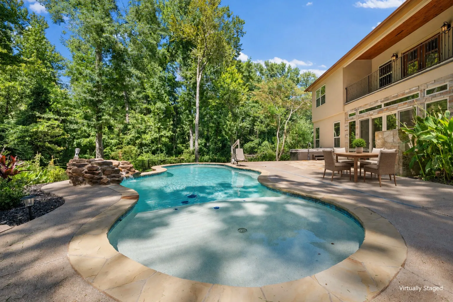 Single Family Residence For Sale in Smith County , 1822 Stonehaven Court, Tyler, Texas 75703, 4 Bedroom, 4 Bathroom, 3 Garage spaces, 3,095 Sqft, built in 2015, mls#21363632, Real Estate Agent in Tyler, Homes For Sale in Smith county, Homes For Sale in Tyler, Realtor in Tyler Texas, Real Estate Brokerage Independent Realty Texas, Luminita Cordes Realtor
