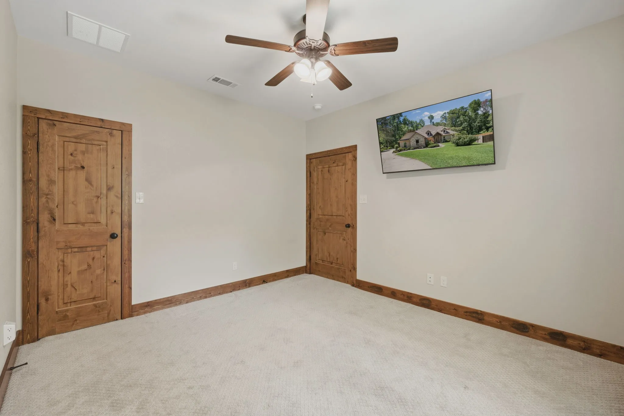Single Family Residence For Sale in Smith County , 1822 Stonehaven Court, Tyler, Texas 75703, 4 Bedroom, 4 Bathroom, 3 Garage spaces, 3,095 Sqft, built in 2015, mls#21363632, Real Estate Agent in Tyler, Homes For Sale in Smith county, Homes For Sale in Tyler, Realtor in Tyler Texas, Real Estate Brokerage Independent Realty Texas, Luminita Cordes Realtor