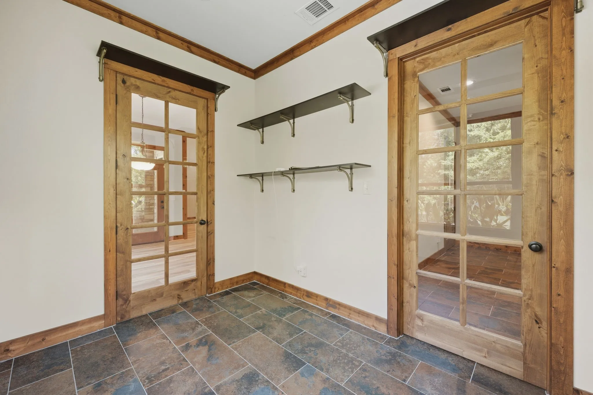 Single Family Residence For Sale in Smith County , 1822 Stonehaven Court, Tyler, Texas 75703, 4 Bedroom, 4 Bathroom, 3 Garage spaces, 3,095 Sqft, built in 2015, mls#21363632, Real Estate Agent in Tyler, Homes For Sale in Smith county, Homes For Sale in Tyler, Realtor in Tyler Texas, Real Estate Brokerage Independent Realty Texas, Luminita Cordes Realtor