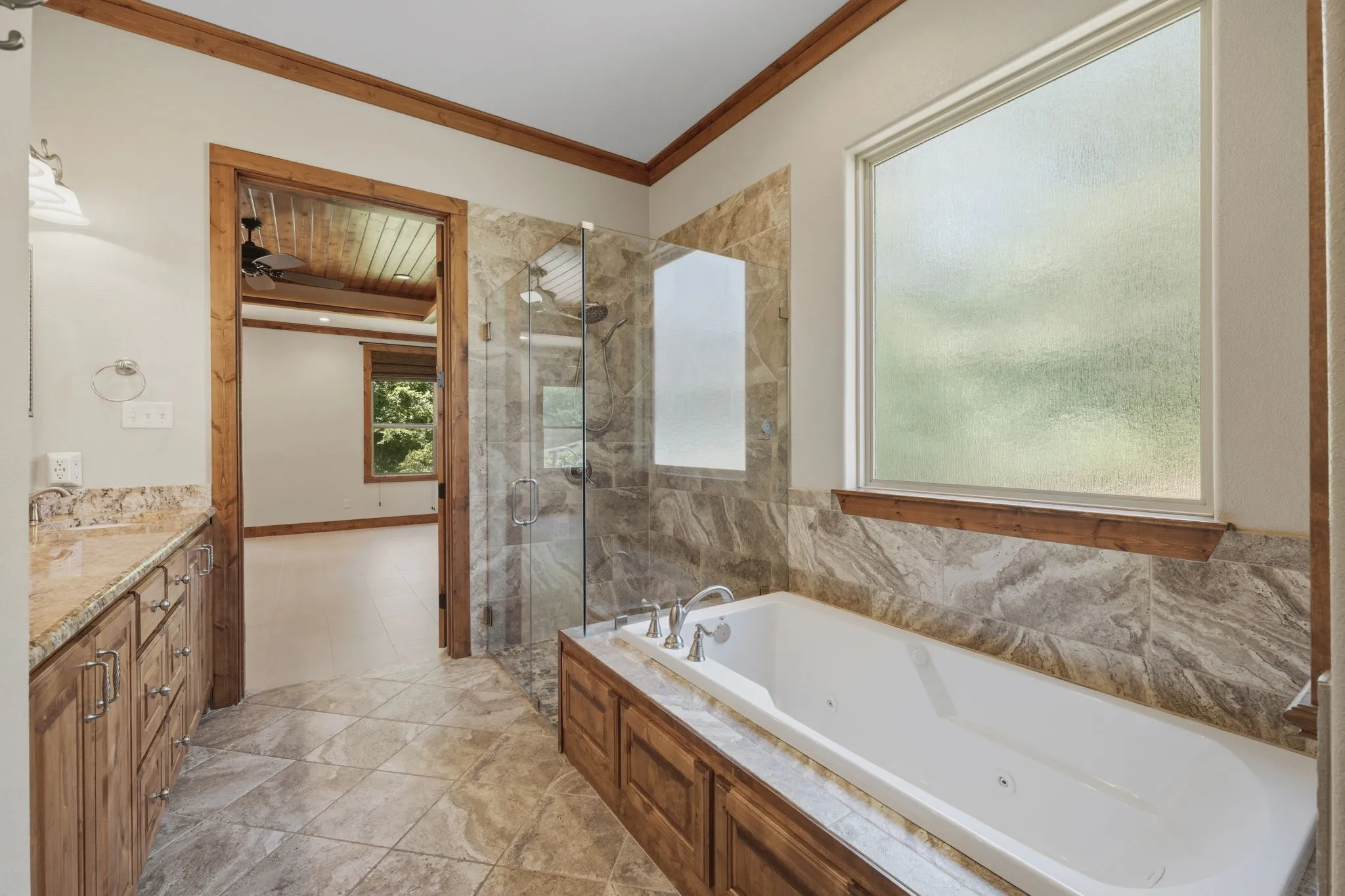 Single Family Residence For Sale in Smith County , 1822 Stonehaven Court, Tyler, Texas 75703, 4 Bedroom, 4 Bathroom, 3 Garage spaces, 3,095 Sqft, built in 2015, mls#21363632, Real Estate Agent in Tyler, Homes For Sale in Smith county, Homes For Sale in Tyler, Realtor in Tyler Texas, Real Estate Brokerage Independent Realty Texas, Luminita Cordes Realtor