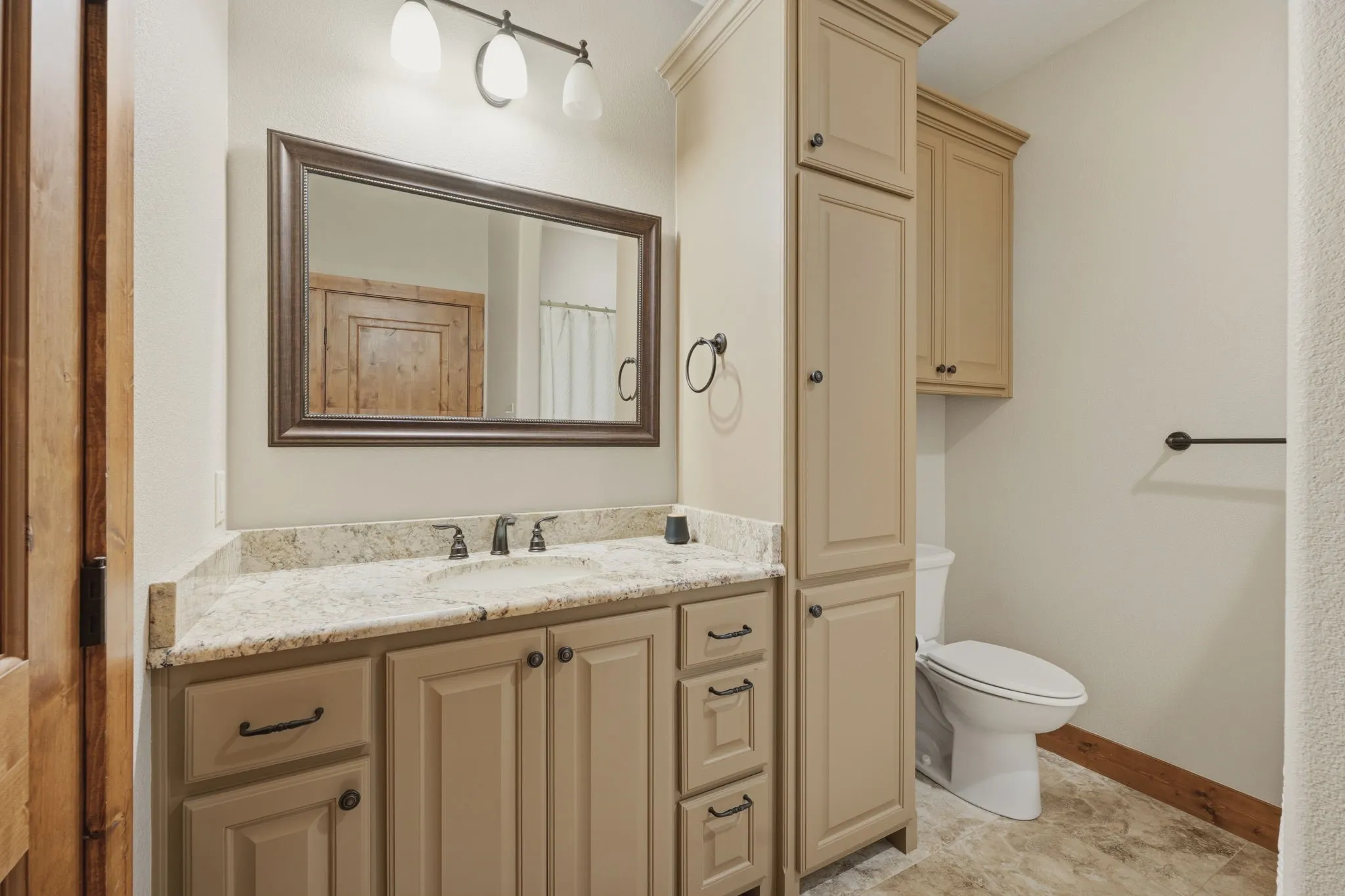 Single Family Residence For Sale in Smith County , 1822 Stonehaven Court, Tyler, Texas 75703, 4 Bedroom, 4 Bathroom, 3 Garage spaces, 3,095 Sqft, built in 2015, mls#21363632, Real Estate Agent in Tyler, Homes For Sale in Smith county, Homes For Sale in Tyler, Realtor in Tyler Texas, Real Estate Brokerage Independent Realty Texas, Luminita Cordes Realtor