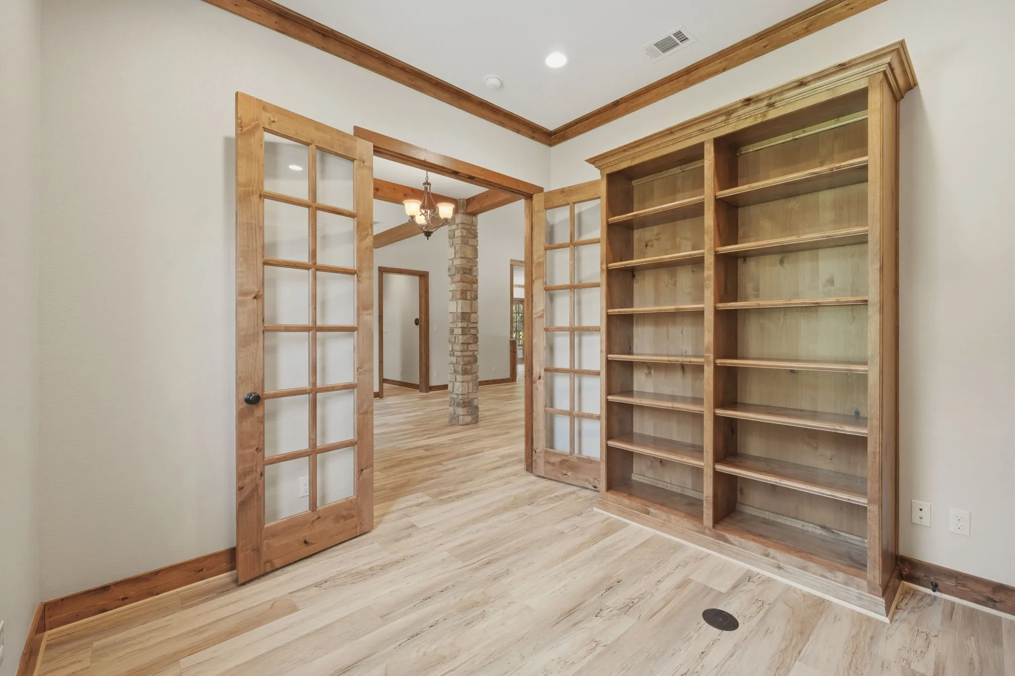 Single Family Residence For Sale in Smith County , 1822 Stonehaven Court, Tyler, Texas 75703, 4 Bedroom, 4 Bathroom, 3 Garage spaces, 3,095 Sqft, built in 2015, mls#21363632, Real Estate Agent in Tyler, Homes For Sale in Smith county, Homes For Sale in Tyler, Realtor in Tyler Texas, Real Estate Brokerage Independent Realty Texas, Luminita Cordes Realtor