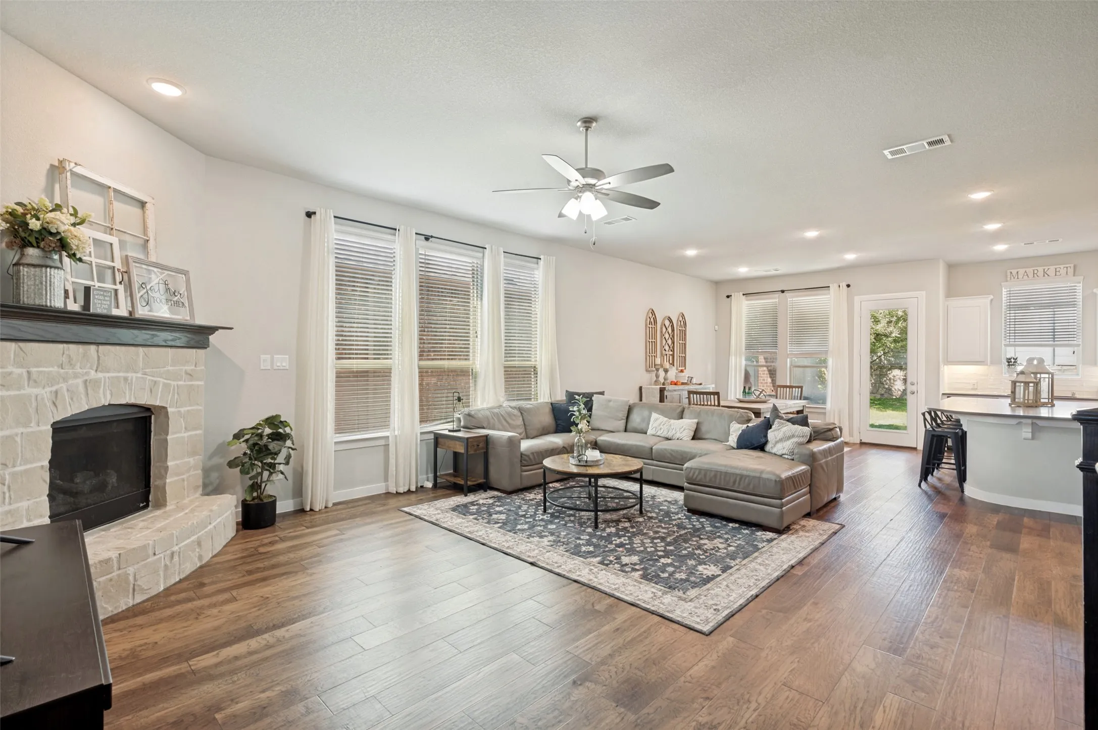 Single Family Residence For Sale in Denton County , 917 Meadows Drive, Argyle, Texas 76226, 4 Bedroom, 3 Bathroom, 2 Garage spaces, 2,507 Sqft, built in 2019, mls#21361949, Real Estate Agent in Argyle, Homes For Sale in Denton county, Homes For Sale in Argyle, Realtor in Argyle Texas, Real Estate Brokerage Independent Realty Texas, Luminita Cordes Realtor
