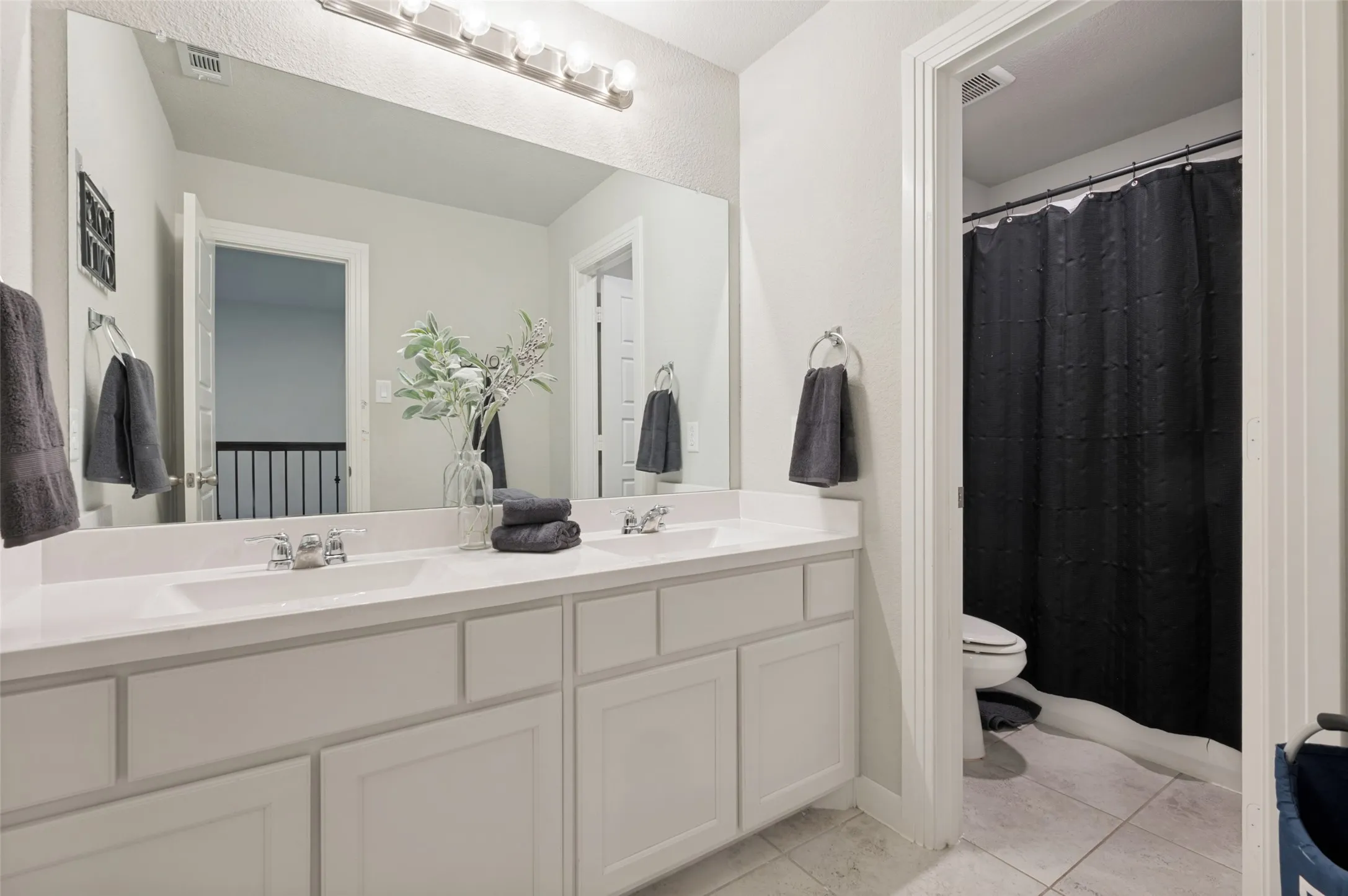 Upstairs full bath