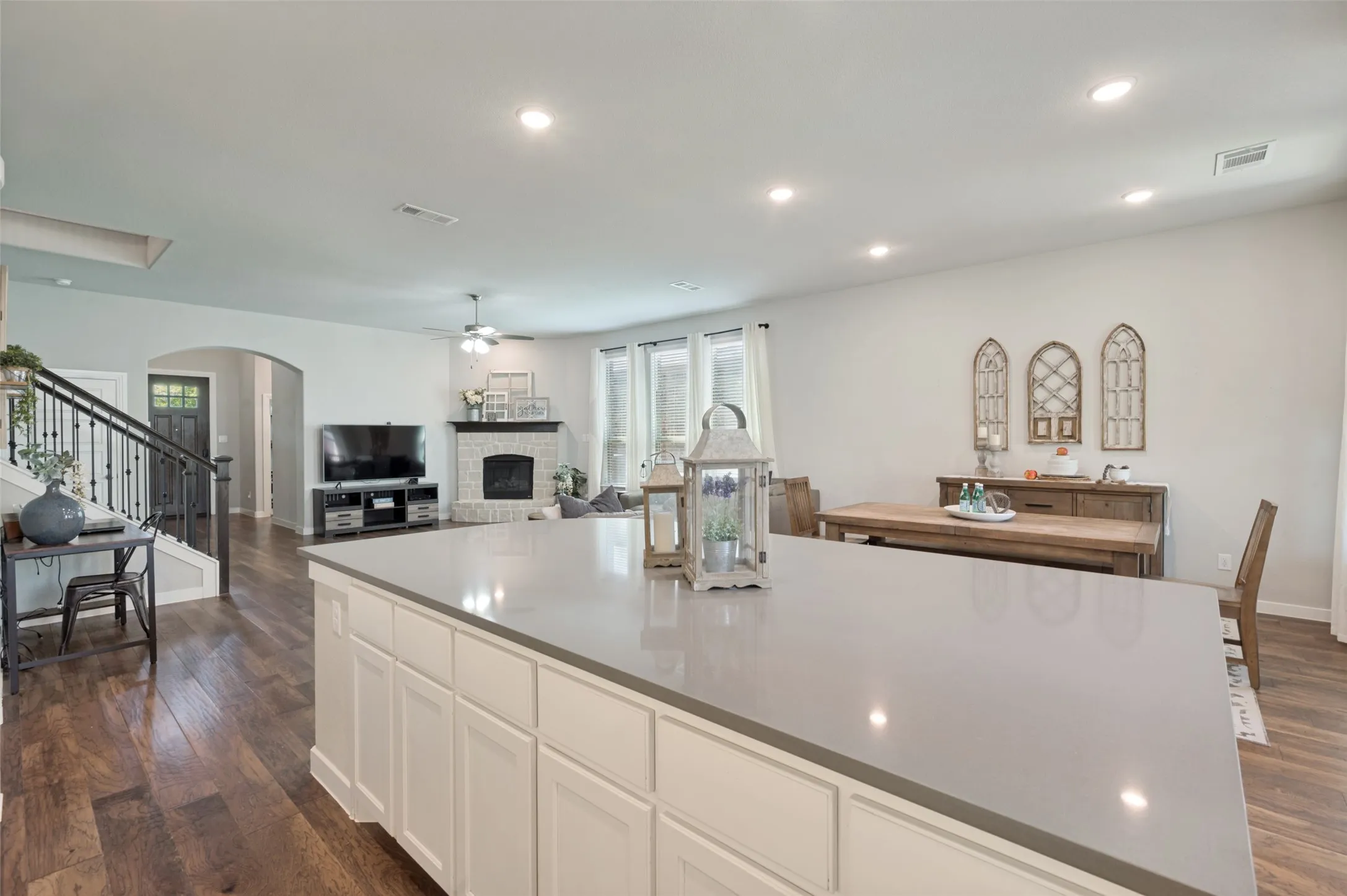 Single Family Residence For Sale in Denton County , 917 Meadows Drive, Argyle, Texas 76226, 4 Bedroom, 3 Bathroom, 2 Garage spaces, 2,507 Sqft, built in 2019, mls#21361949, Real Estate Agent in Argyle, Homes For Sale in Denton county, Homes For Sale in Argyle, Realtor in Argyle Texas, Real Estate Brokerage Independent Realty Texas, Luminita Cordes Realtor