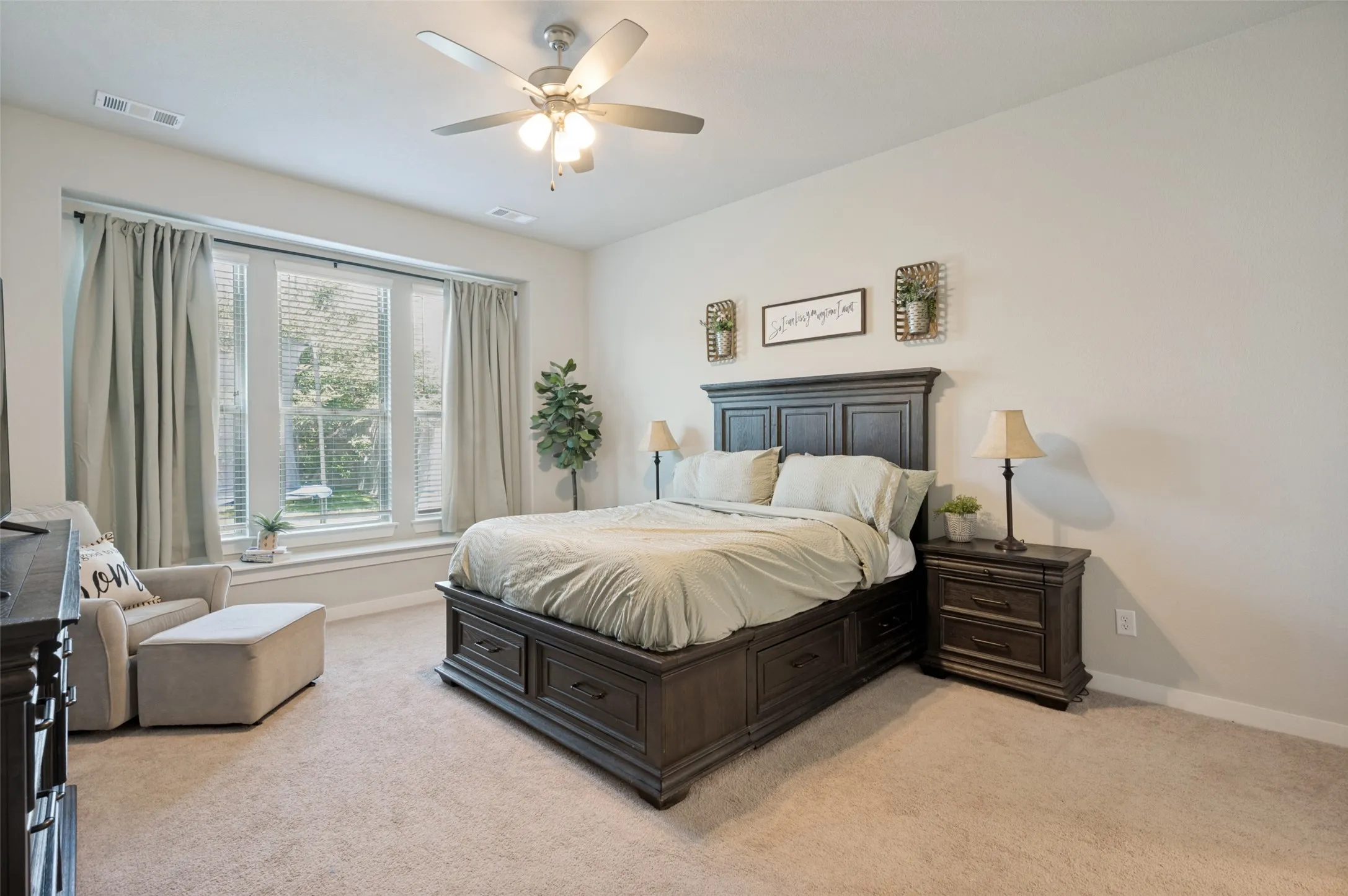 Single Family Residence For Sale in Denton County , 917 Meadows Drive, Argyle, Texas 76226, 4 Bedroom, 3 Bathroom, 2 Garage spaces, 2,507 Sqft, built in 2019, mls#21361949, Real Estate Agent in Argyle, Homes For Sale in Denton county, Homes For Sale in Argyle, Realtor in Argyle Texas, Real Estate Brokerage Independent Realty Texas, Luminita Cordes Realtor