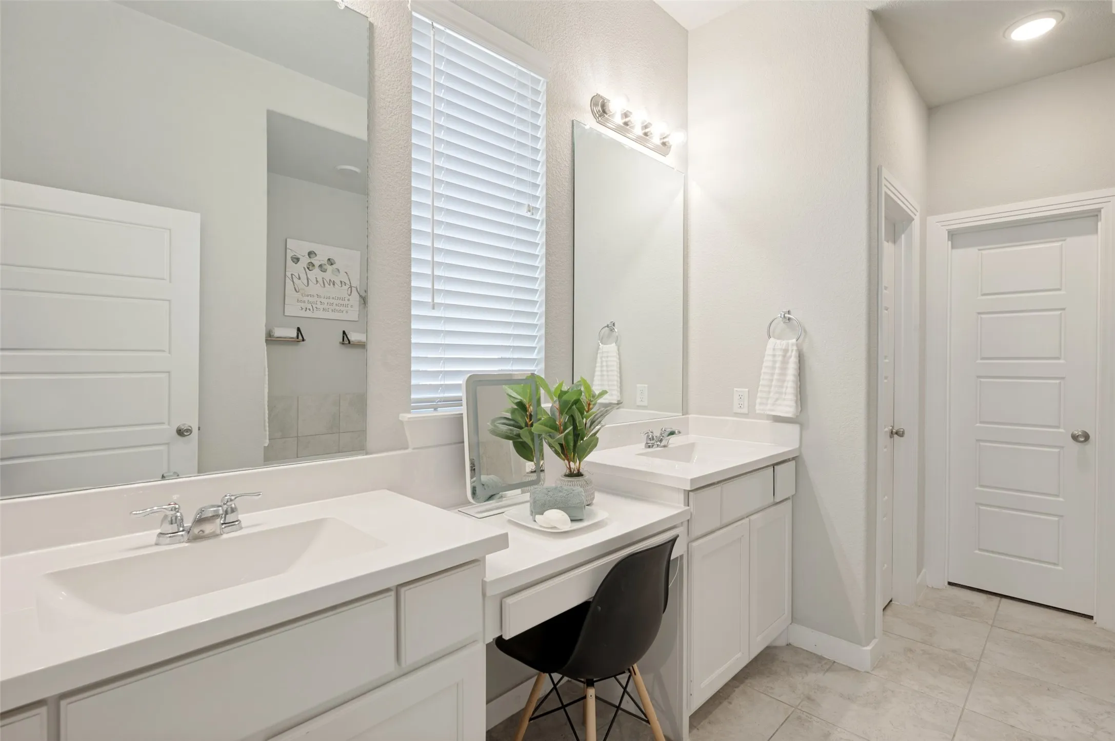 Single Family Residence For Sale in Denton County , 917 Meadows Drive, Argyle, Texas 76226, 4 Bedroom, 3 Bathroom, 2 Garage spaces, 2,507 Sqft, built in 2019, mls#21361949, Real Estate Agent in Argyle, Homes For Sale in Denton county, Homes For Sale in Argyle, Realtor in Argyle Texas, Real Estate Brokerage Independent Realty Texas, Luminita Cordes Realtor