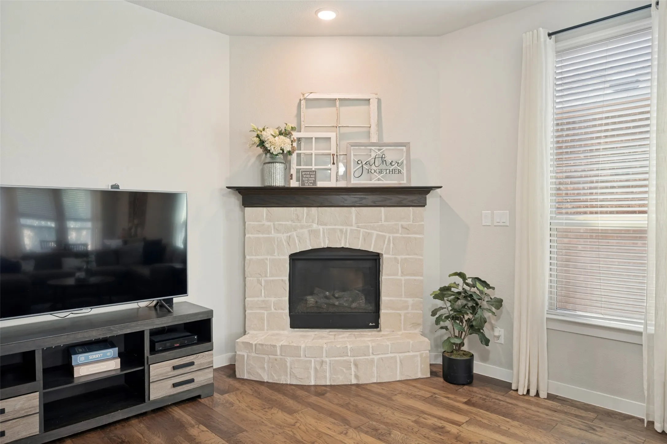 Single Family Residence For Sale in Denton County , 917 Meadows Drive, Argyle, Texas 76226, 4 Bedroom, 3 Bathroom, 2 Garage spaces, 2,507 Sqft, built in 2019, mls#21361949, Real Estate Agent in Argyle, Homes For Sale in Denton county, Homes For Sale in Argyle, Realtor in Argyle Texas, Real Estate Brokerage Independent Realty Texas, Luminita Cordes Realtor