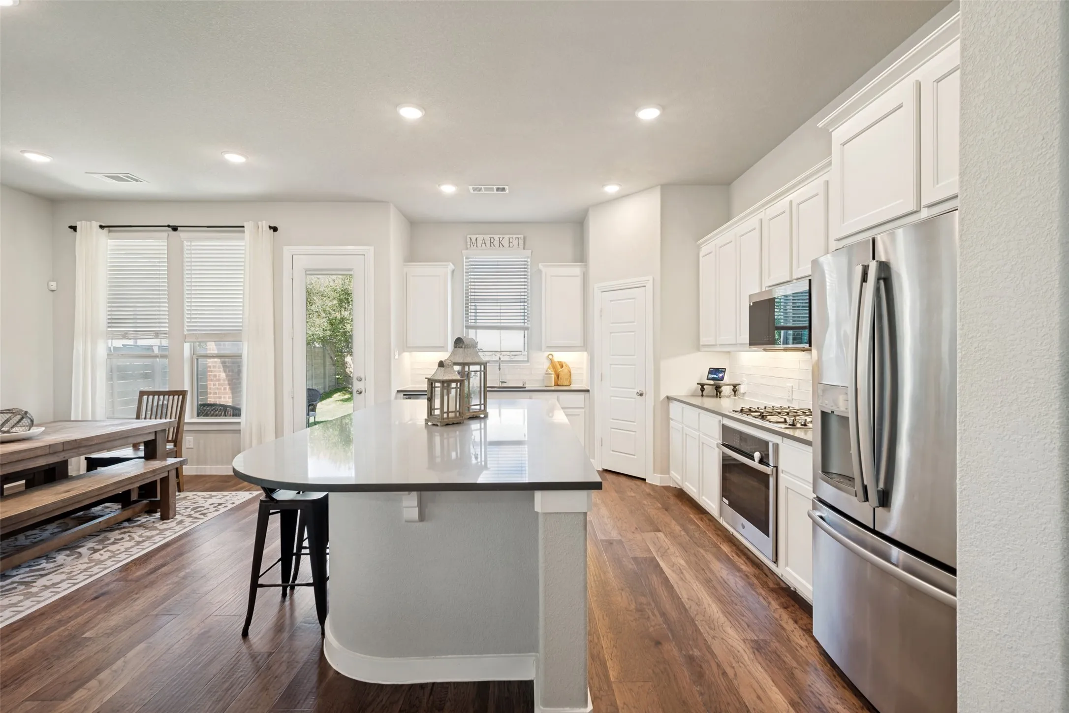 Single Family Residence For Sale in Denton County , 917 Meadows Drive, Argyle, Texas 76226, 4 Bedroom, 3 Bathroom, 2 Garage spaces, 2,507 Sqft, built in 2019, mls#21361949, Real Estate Agent in Argyle, Homes For Sale in Denton county, Homes For Sale in Argyle, Realtor in Argyle Texas, Real Estate Brokerage Independent Realty Texas, Luminita Cordes Realtor
