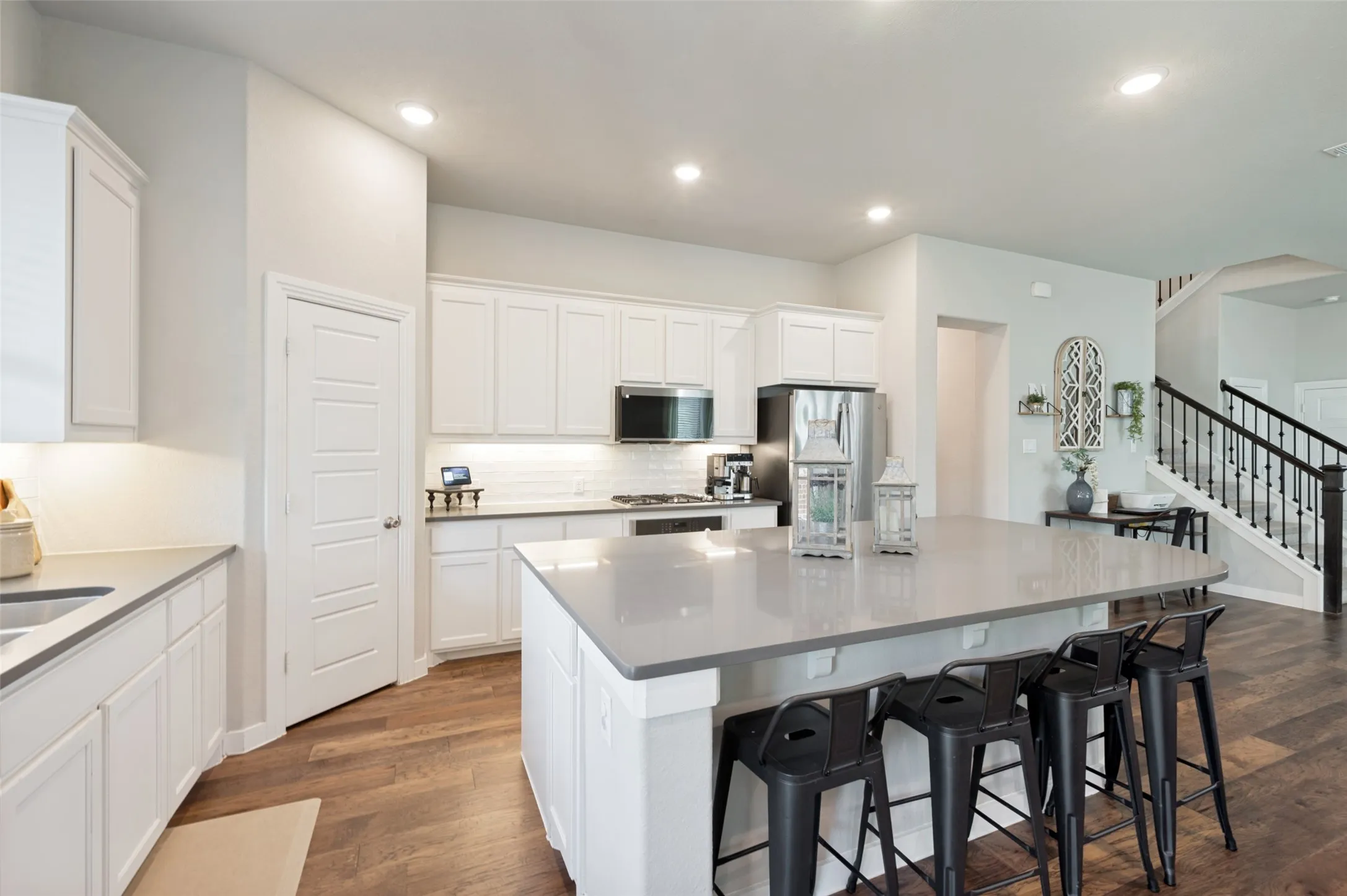 Single Family Residence For Sale in Denton County , 917 Meadows Drive, Argyle, Texas 76226, 4 Bedroom, 3 Bathroom, 2 Garage spaces, 2,507 Sqft, built in 2019, mls#21361949, Real Estate Agent in Argyle, Homes For Sale in Denton county, Homes For Sale in Argyle, Realtor in Argyle Texas, Real Estate Brokerage Independent Realty Texas, Luminita Cordes Realtor