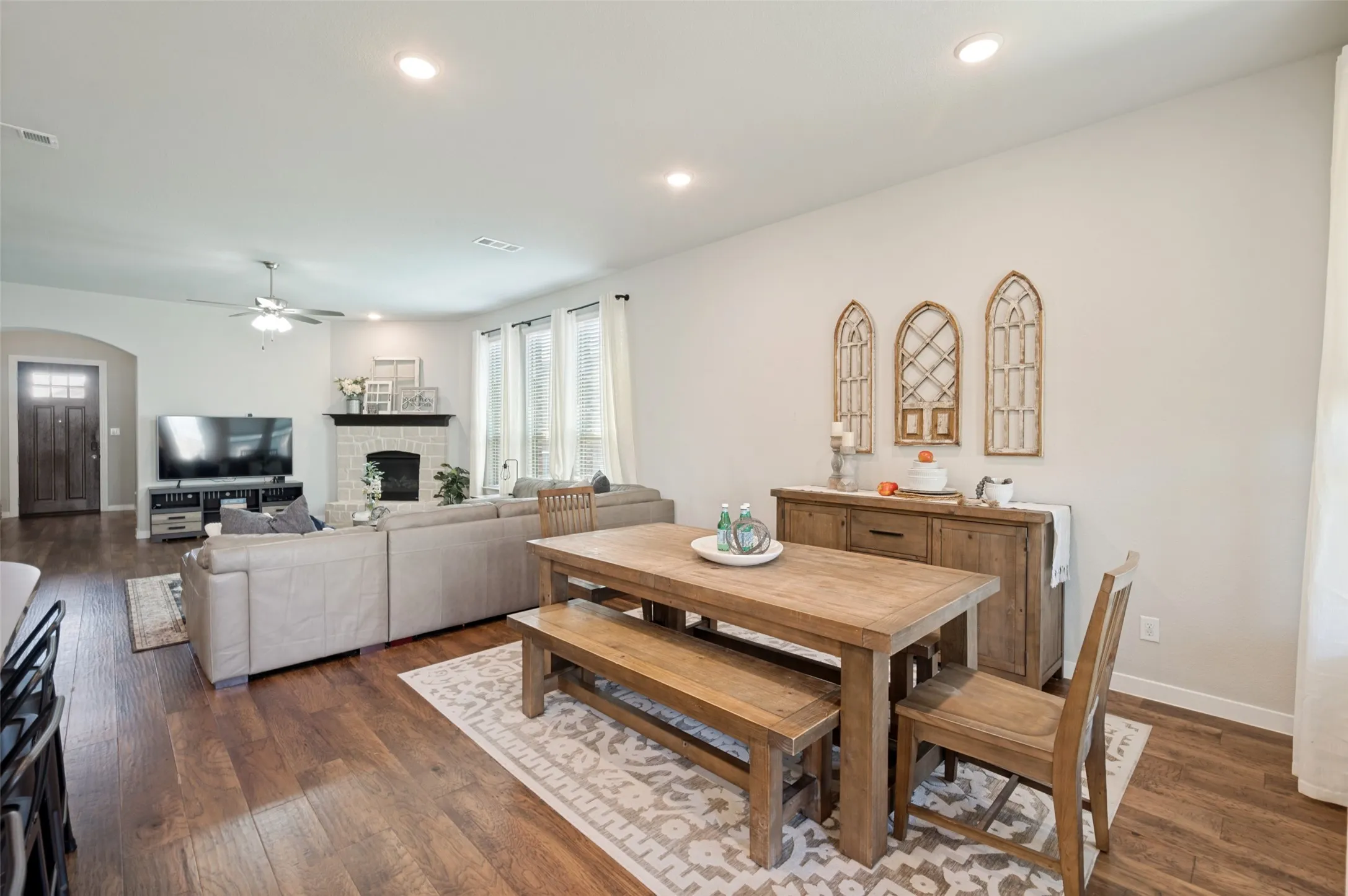 Single Family Residence For Sale in Denton County , 917 Meadows Drive, Argyle, Texas 76226, 4 Bedroom, 3 Bathroom, 2 Garage spaces, 2,507 Sqft, built in 2019, mls#21361949, Real Estate Agent in Argyle, Homes For Sale in Denton county, Homes For Sale in Argyle, Realtor in Argyle Texas, Real Estate Brokerage Independent Realty Texas, Luminita Cordes Realtor