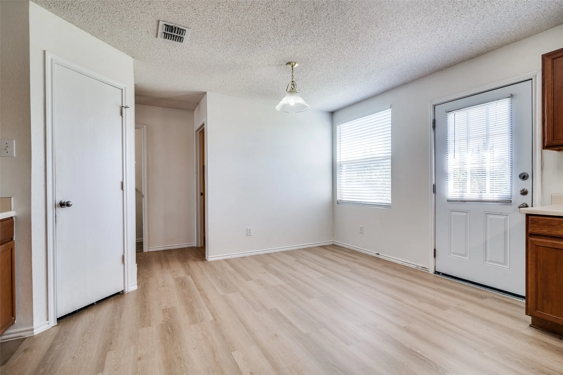 Single Family Residence For Sale in Rockwall County , 3468 POST OAK Drive, Rockwall, Texas 75032, 4 Bedroom, 3 Bathroom, 2 Garage spaces, 2,984 Sqft, built in 2005, mls#21359748, Real Estate Agent in Rockwall, Homes For Sale in Rockwall county, Homes For Sale in Rockwall, Realtor in Rockwall Texas, Real Estate Brokerage Independent Realty Texas, Luminita Cordes Realtor