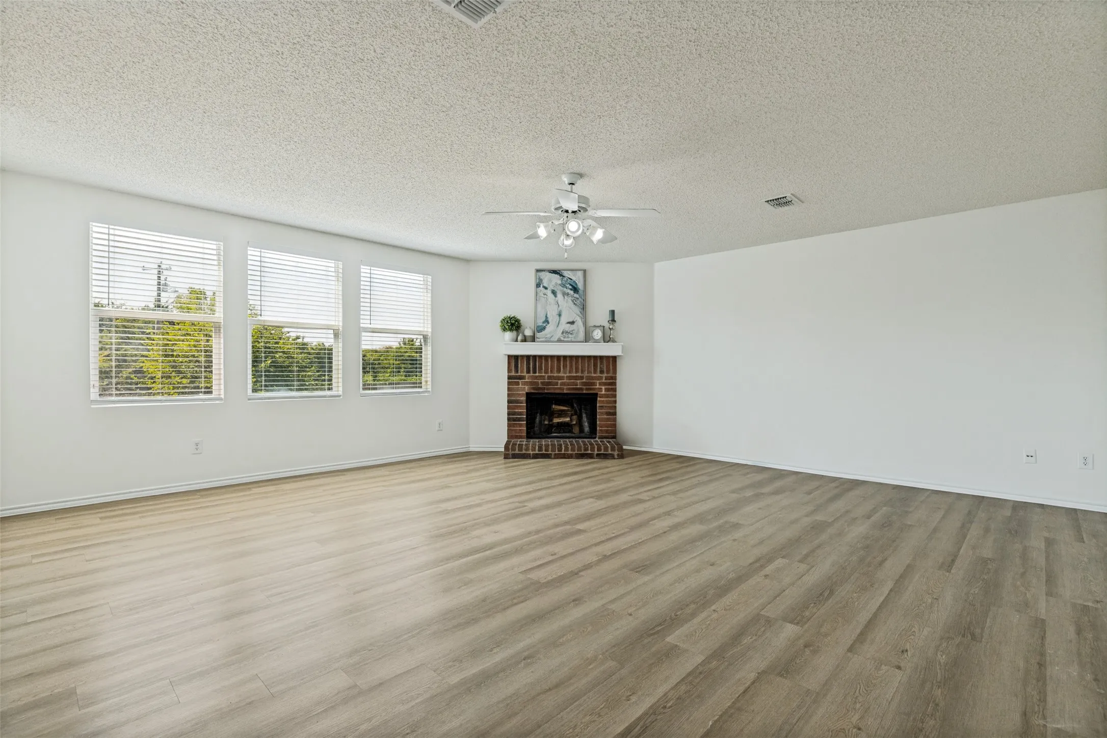 Single Family Residence For Sale in Rockwall County , 3468 POST OAK Drive, Rockwall, Texas 75032, 4 Bedroom, 3 Bathroom, 2 Garage spaces, 2,984 Sqft, built in 2005, mls#21359748, Real Estate Agent in Rockwall, Homes For Sale in Rockwall county, Homes For Sale in Rockwall, Realtor in Rockwall Texas, Real Estate Brokerage Independent Realty Texas, Luminita Cordes Realtor