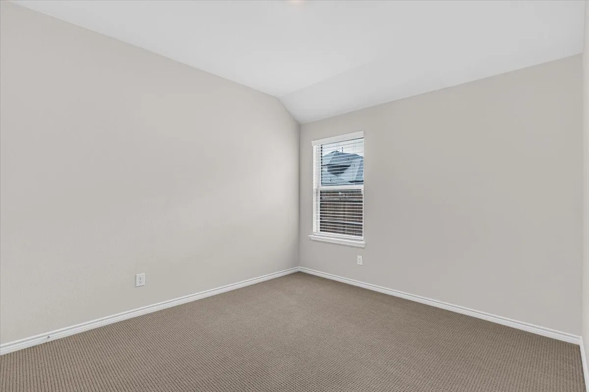 Large secondary bedroom #4