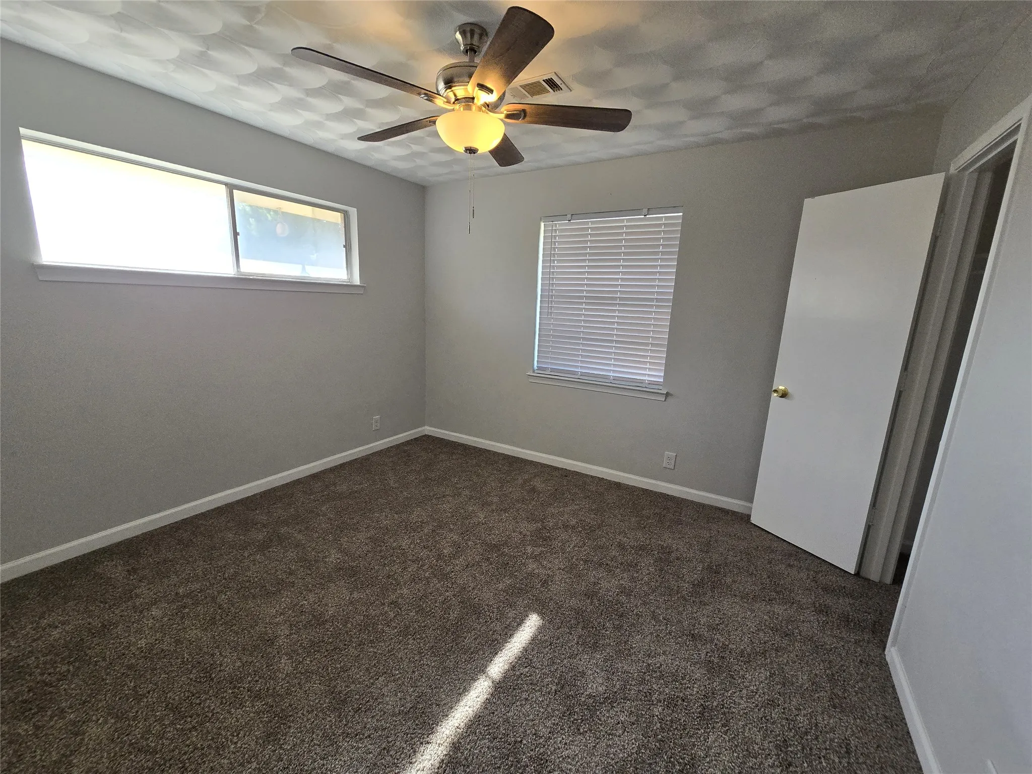 Single Family Residence For Rent in Dallas County , 1623 Heather Glen Drive, Dallas, Texas 75232, 3 Bedroom, 2 Bathroom, 2 Garage spaces, 1,682 Sqft, built in 1964, mls#21365156, Real Estate Agent in Dallas, Homes For Rent in Dallas county, Homes For Rent in Dallas, Realtor in Dallas Texas, Real Estate Brokerage Independent Realty Texas, Luminita Cordes Realtor