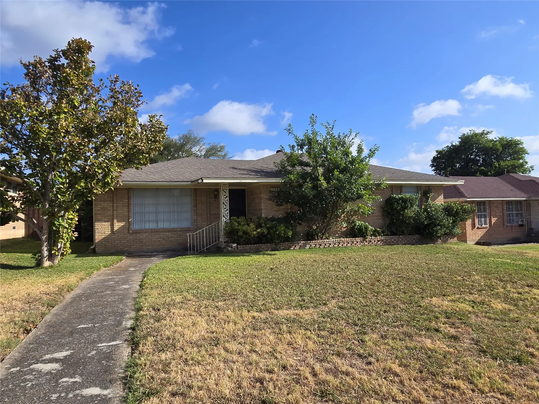 Single Family Residence For Rent in Dallas County , 1623 Heather Glen Drive, Dallas, Texas 75232, 3 Bedroom, 2 Bathroom, 2 Garage spaces, 1,682 Sqft, built in 1964, mls#21365156, Real Estate Agent in Dallas, Homes For Rent in Dallas county, Homes For Rent in Dallas, Realtor in Dallas Texas, Real Estate Brokerage Independent Realty Texas, Luminita Cordes Realtor