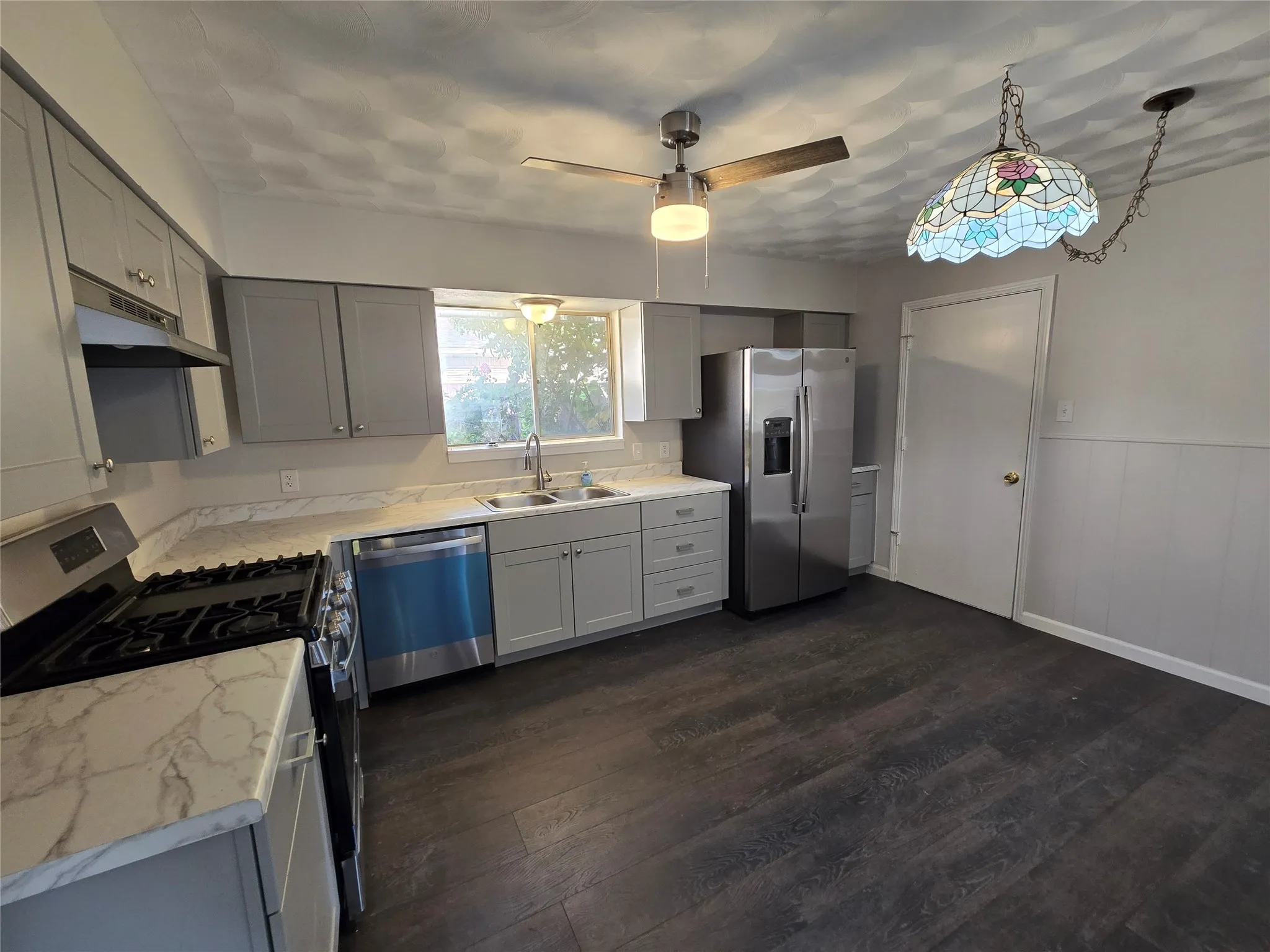 Single Family Residence For Rent in Dallas County , 1623 Heather Glen Drive, Dallas, Texas 75232, 3 Bedroom, 2 Bathroom, 2 Garage spaces, 1,682 Sqft, built in 1964, mls#21365156, Real Estate Agent in Dallas, Homes For Rent in Dallas county, Homes For Rent in Dallas, Realtor in Dallas Texas, Real Estate Brokerage Independent Realty Texas, Luminita Cordes Realtor