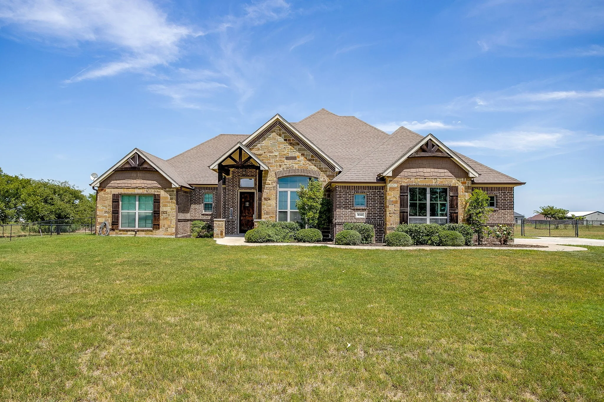 Single Family Residence For Sale in Johnson County , 8341 County Road 201a, Grandview, Texas 76050, 3 Bedroom, 3 Bathroom, 2 Garage spaces, 2,270 Sqft, built in 2018, mls#21363310, Real Estate Agent in Grandview, Homes For Sale in Johnson county, Homes For Sale in Grandview, Realtor in Grandview Texas, Real Estate Brokerage Independent Realty Texas, Luminita Cordes Realtor