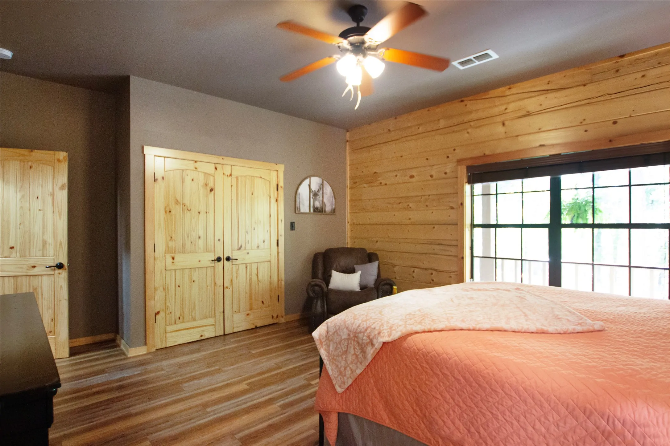 Single Family Residence For Sale in Wood County , 333 Dogwood Trail, Holly Lake Ranch, Texas 75765, 3 Bedroom, 4 Bathroom, Garage spaces, 2,392 Sqft, built in 2015, mls#21365549, Real Estate Agent in Holly Lake Ranch, Homes For Sale in Wood county, Homes For Sale in Holly Lake Ranch, Realtor in Holly Lake Ranch Texas, Real Estate Brokerage Independent Realty Texas, Luminita Cordes Realtor