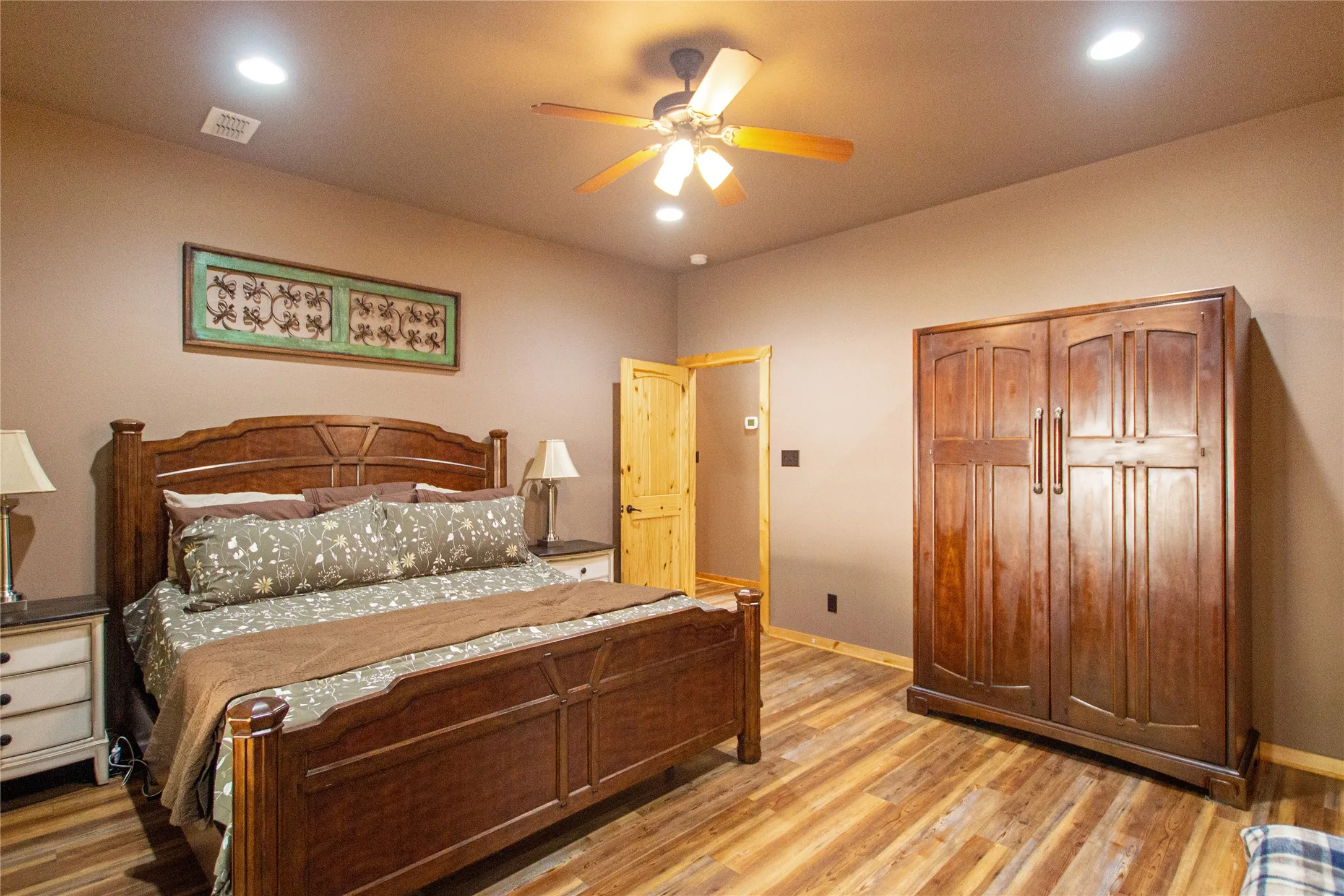 Single Family Residence For Sale in Wood County , 333 Dogwood Trail, Holly Lake Ranch, Texas 75765, 3 Bedroom, 4 Bathroom, Garage spaces, 2,392 Sqft, built in 2015, mls#21365549, Real Estate Agent in Holly Lake Ranch, Homes For Sale in Wood county, Homes For Sale in Holly Lake Ranch, Realtor in Holly Lake Ranch Texas, Real Estate Brokerage Independent Realty Texas, Luminita Cordes Realtor