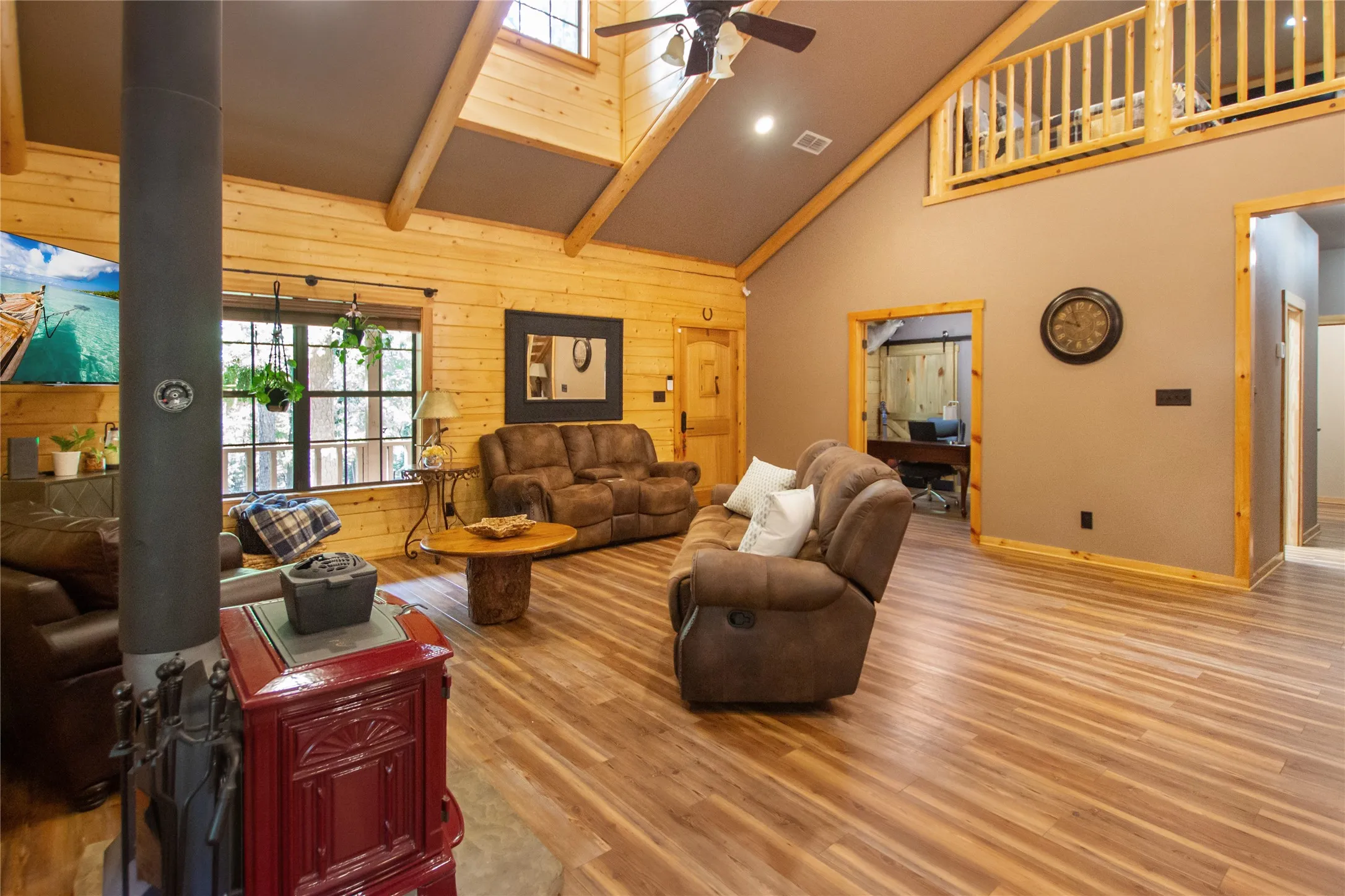 Single Family Residence For Sale in Wood County , 333 Dogwood Trail, Holly Lake Ranch, Texas 75765, 3 Bedroom, 4 Bathroom, Garage spaces, 2,392 Sqft, built in 2015, mls#21365549, Real Estate Agent in Holly Lake Ranch, Homes For Sale in Wood county, Homes For Sale in Holly Lake Ranch, Realtor in Holly Lake Ranch Texas, Real Estate Brokerage Independent Realty Texas, Luminita Cordes Realtor