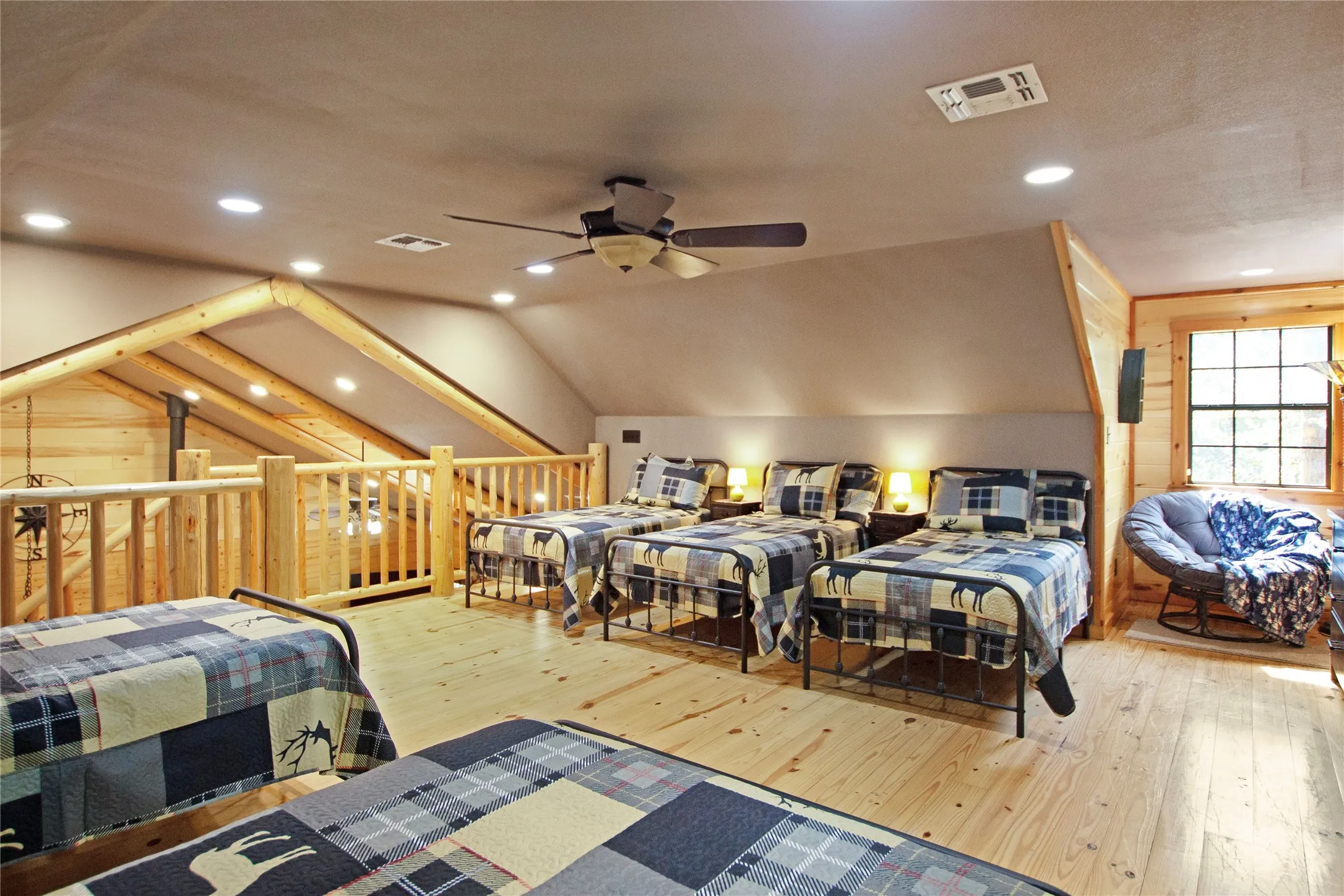 Single Family Residence For Sale in Wood County , 333 Dogwood Trail, Holly Lake Ranch, Texas 75765, 3 Bedroom, 4 Bathroom, Garage spaces, 2,392 Sqft, built in 2015, mls#21365549, Real Estate Agent in Holly Lake Ranch, Homes For Sale in Wood county, Homes For Sale in Holly Lake Ranch, Realtor in Holly Lake Ranch Texas, Real Estate Brokerage Independent Realty Texas, Luminita Cordes Realtor