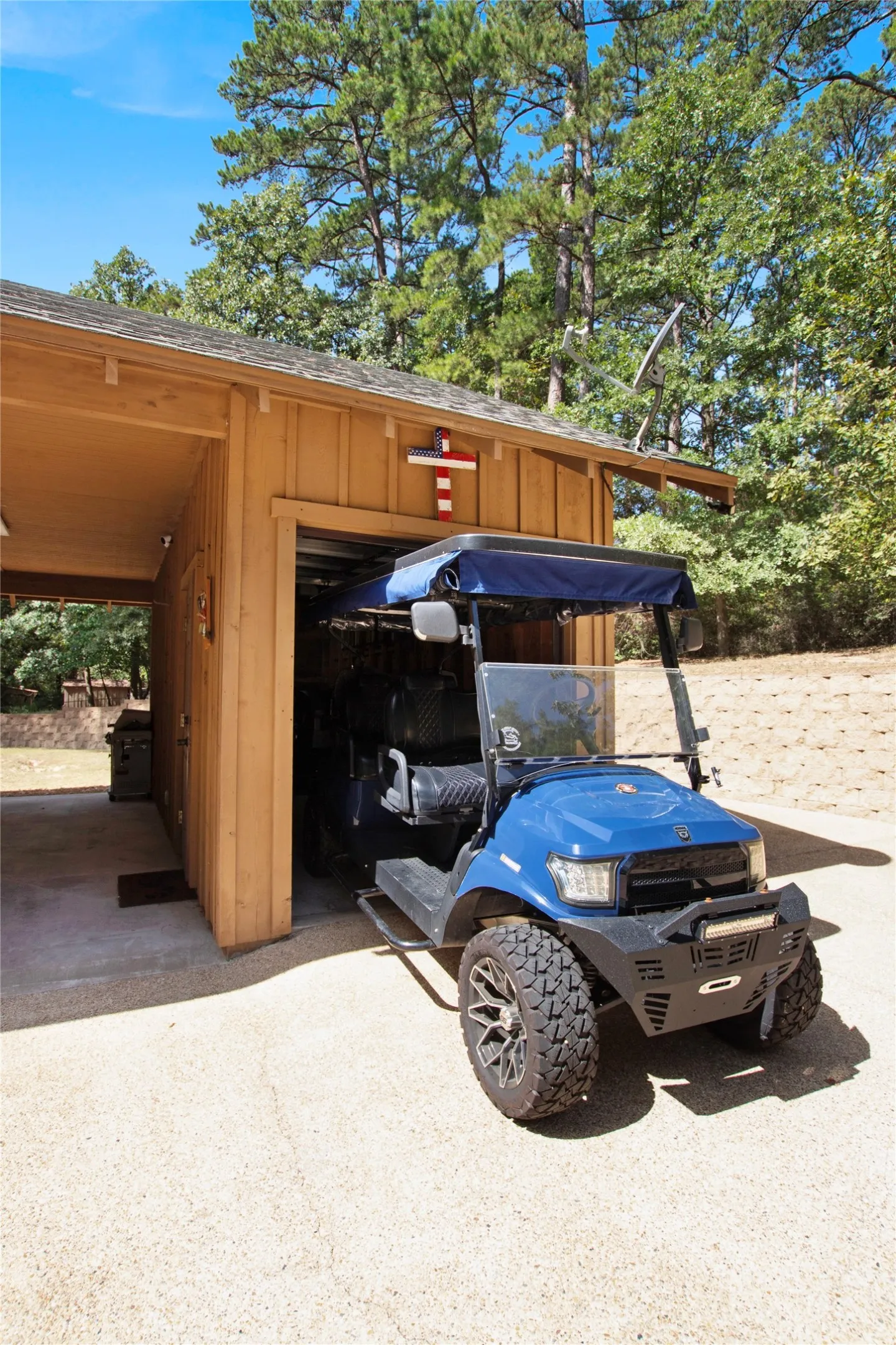 Single Family Residence For Sale in Wood County , 333 Dogwood Trail, Holly Lake Ranch, Texas 75765, 3 Bedroom, 4 Bathroom, Garage spaces, 2,392 Sqft, built in 2015, mls#21365549, Real Estate Agent in Holly Lake Ranch, Homes For Sale in Wood county, Homes For Sale in Holly Lake Ranch, Realtor in Holly Lake Ranch Texas, Real Estate Brokerage Independent Realty Texas, Luminita Cordes Realtor