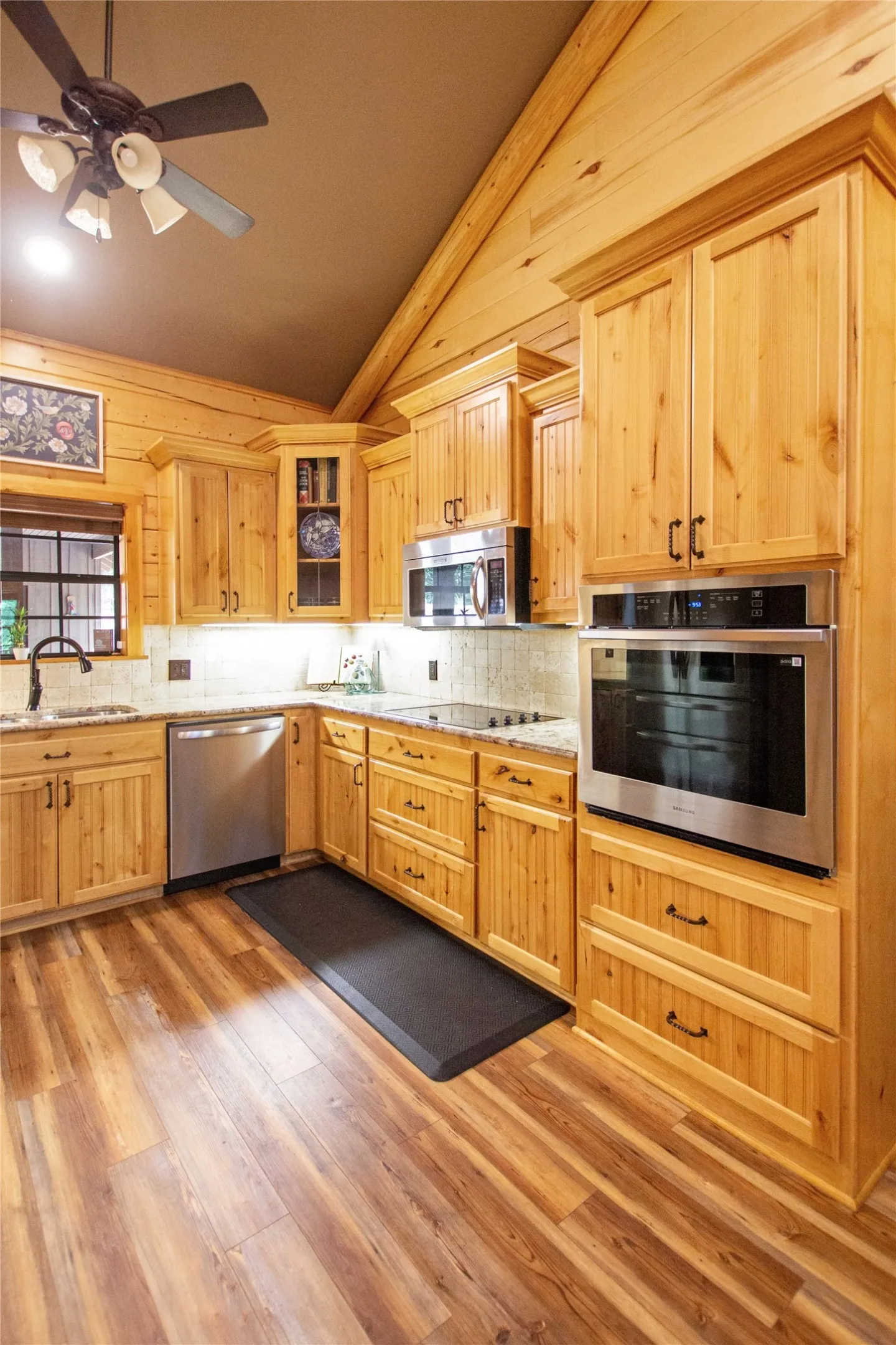 Single Family Residence For Sale in Wood County , 333 Dogwood Trail, Holly Lake Ranch, Texas 75765, 3 Bedroom, 4 Bathroom, Garage spaces, 2,392 Sqft, built in 2015, mls#21365549, Real Estate Agent in Holly Lake Ranch, Homes For Sale in Wood county, Homes For Sale in Holly Lake Ranch, Realtor in Holly Lake Ranch Texas, Real Estate Brokerage Independent Realty Texas, Luminita Cordes Realtor