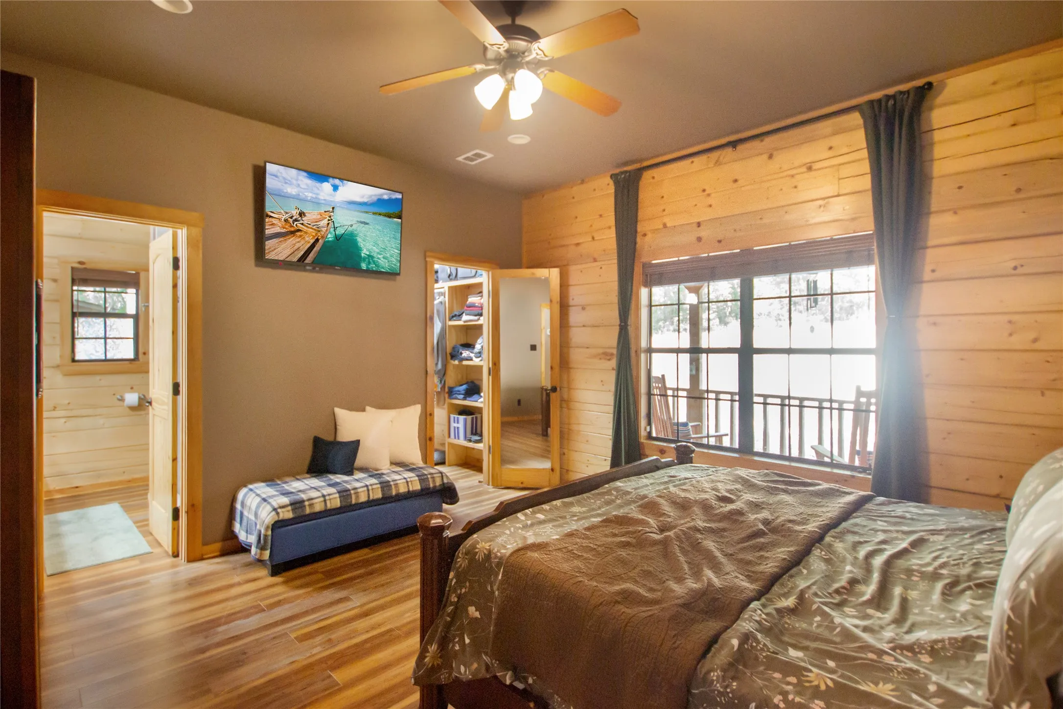 Single Family Residence For Sale in Wood County , 333 Dogwood Trail, Holly Lake Ranch, Texas 75765, 3 Bedroom, 4 Bathroom, Garage spaces, 2,392 Sqft, built in 2015, mls#21365549, Real Estate Agent in Holly Lake Ranch, Homes For Sale in Wood county, Homes For Sale in Holly Lake Ranch, Realtor in Holly Lake Ranch Texas, Real Estate Brokerage Independent Realty Texas, Luminita Cordes Realtor