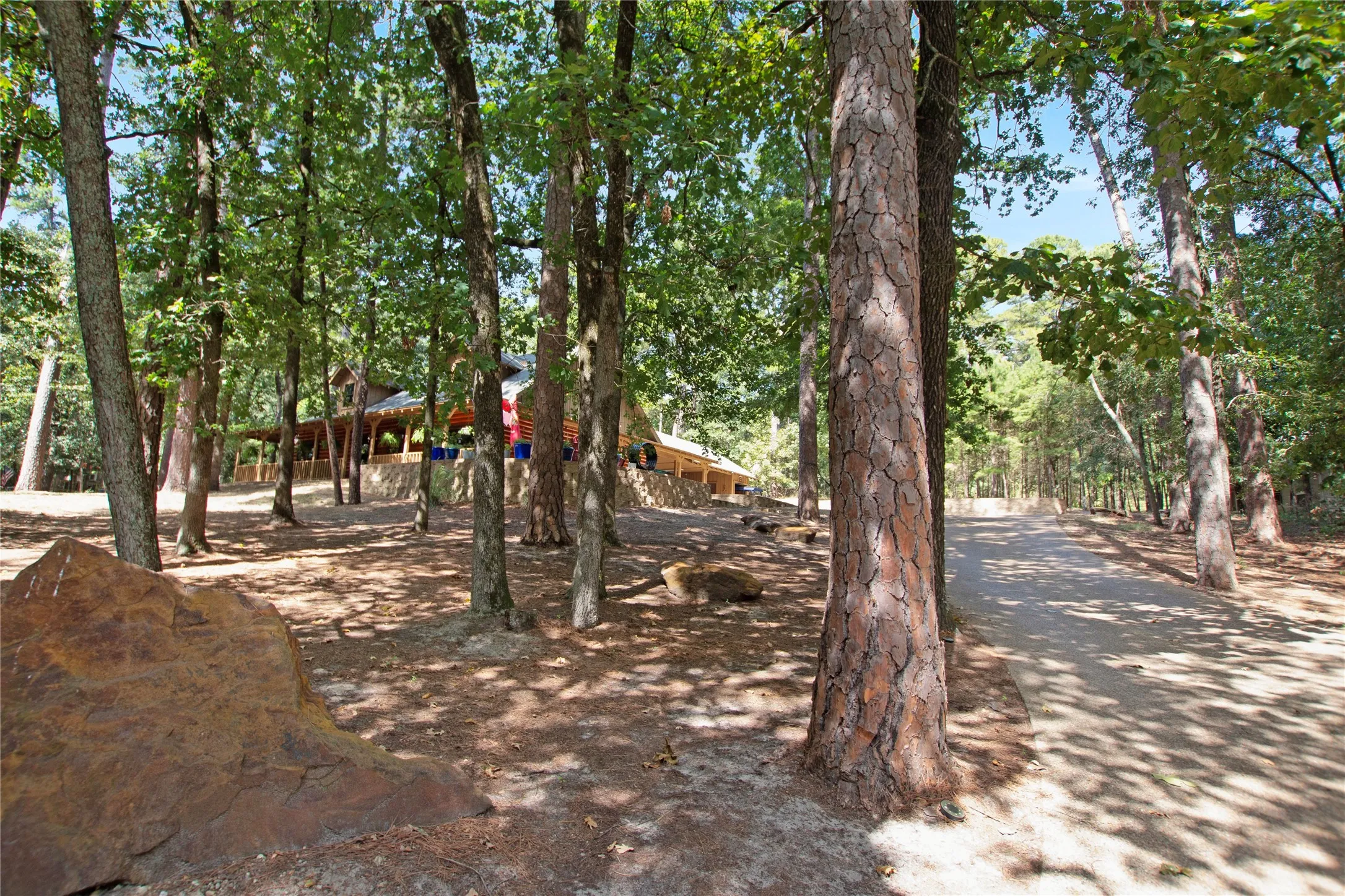 Single Family Residence For Sale in Wood County , 333 Dogwood Trail, Holly Lake Ranch, Texas 75765, 3 Bedroom, 4 Bathroom, Garage spaces, 2,392 Sqft, built in 2015, mls#21365549, Real Estate Agent in Holly Lake Ranch, Homes For Sale in Wood county, Homes For Sale in Holly Lake Ranch, Realtor in Holly Lake Ranch Texas, Real Estate Brokerage Independent Realty Texas, Luminita Cordes Realtor