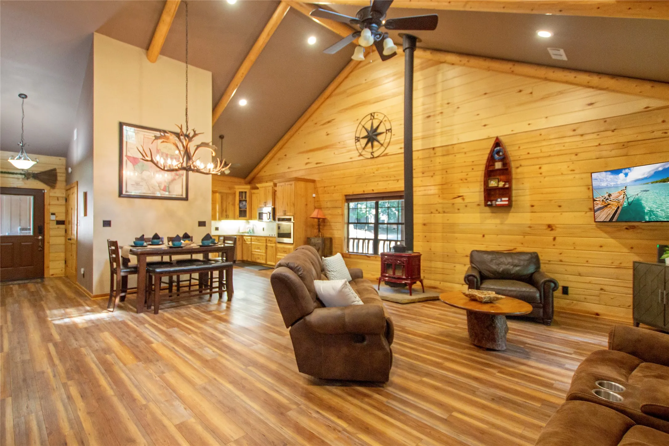 Single Family Residence For Sale in Wood County , 333 Dogwood Trail, Holly Lake Ranch, Texas 75765, 3 Bedroom, 4 Bathroom, Garage spaces, 2,392 Sqft, built in 2015, mls#21365549, Real Estate Agent in Holly Lake Ranch, Homes For Sale in Wood county, Homes For Sale in Holly Lake Ranch, Realtor in Holly Lake Ranch Texas, Real Estate Brokerage Independent Realty Texas, Luminita Cordes Realtor
