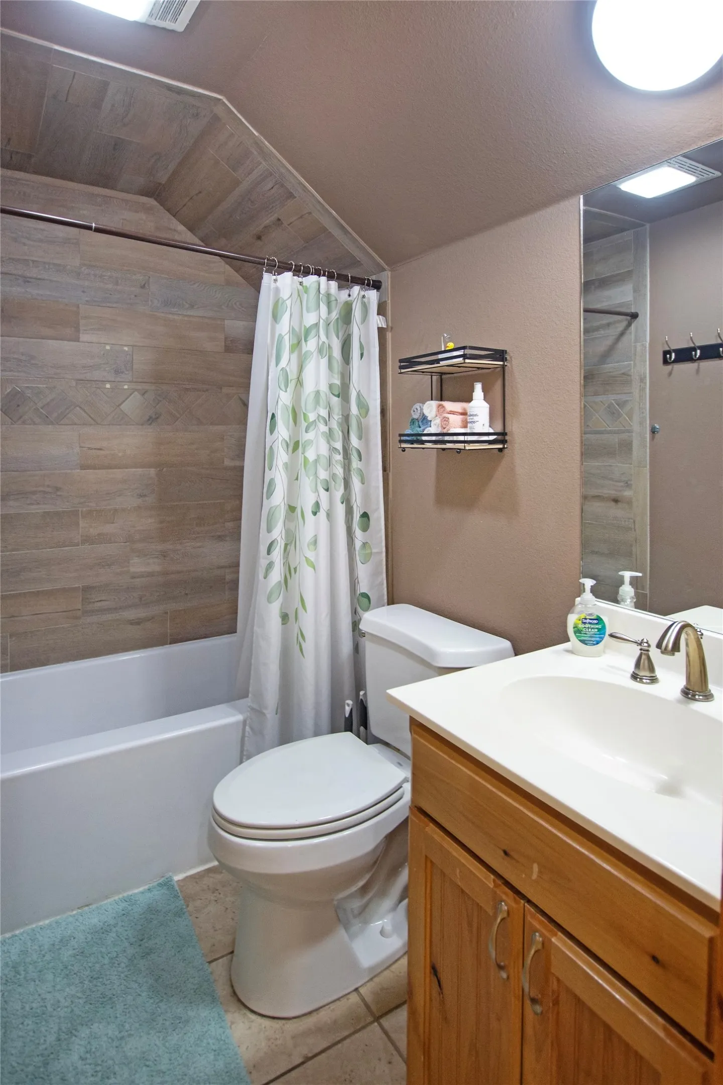Single Family Residence For Sale in Wood County , 333 Dogwood Trail, Holly Lake Ranch, Texas 75765, 3 Bedroom, 4 Bathroom, Garage spaces, 2,392 Sqft, built in 2015, mls#21365549, Real Estate Agent in Holly Lake Ranch, Homes For Sale in Wood county, Homes For Sale in Holly Lake Ranch, Realtor in Holly Lake Ranch Texas, Real Estate Brokerage Independent Realty Texas, Luminita Cordes Realtor