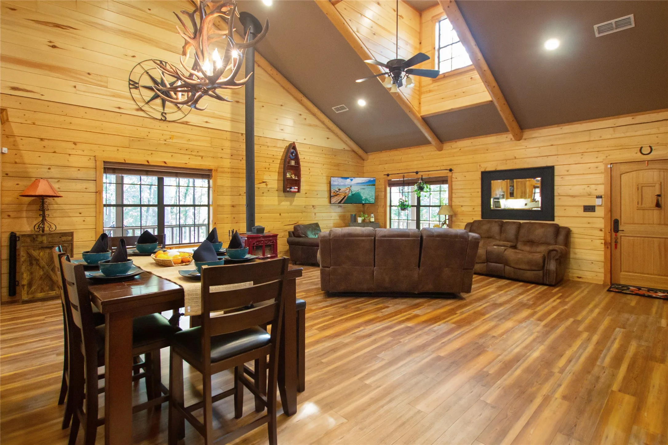Single Family Residence For Sale in Wood County , 333 Dogwood Trail, Holly Lake Ranch, Texas 75765, 3 Bedroom, 4 Bathroom, Garage spaces, 2,392 Sqft, built in 2015, mls#21365549, Real Estate Agent in Holly Lake Ranch, Homes For Sale in Wood county, Homes For Sale in Holly Lake Ranch, Realtor in Holly Lake Ranch Texas, Real Estate Brokerage Independent Realty Texas, Luminita Cordes Realtor