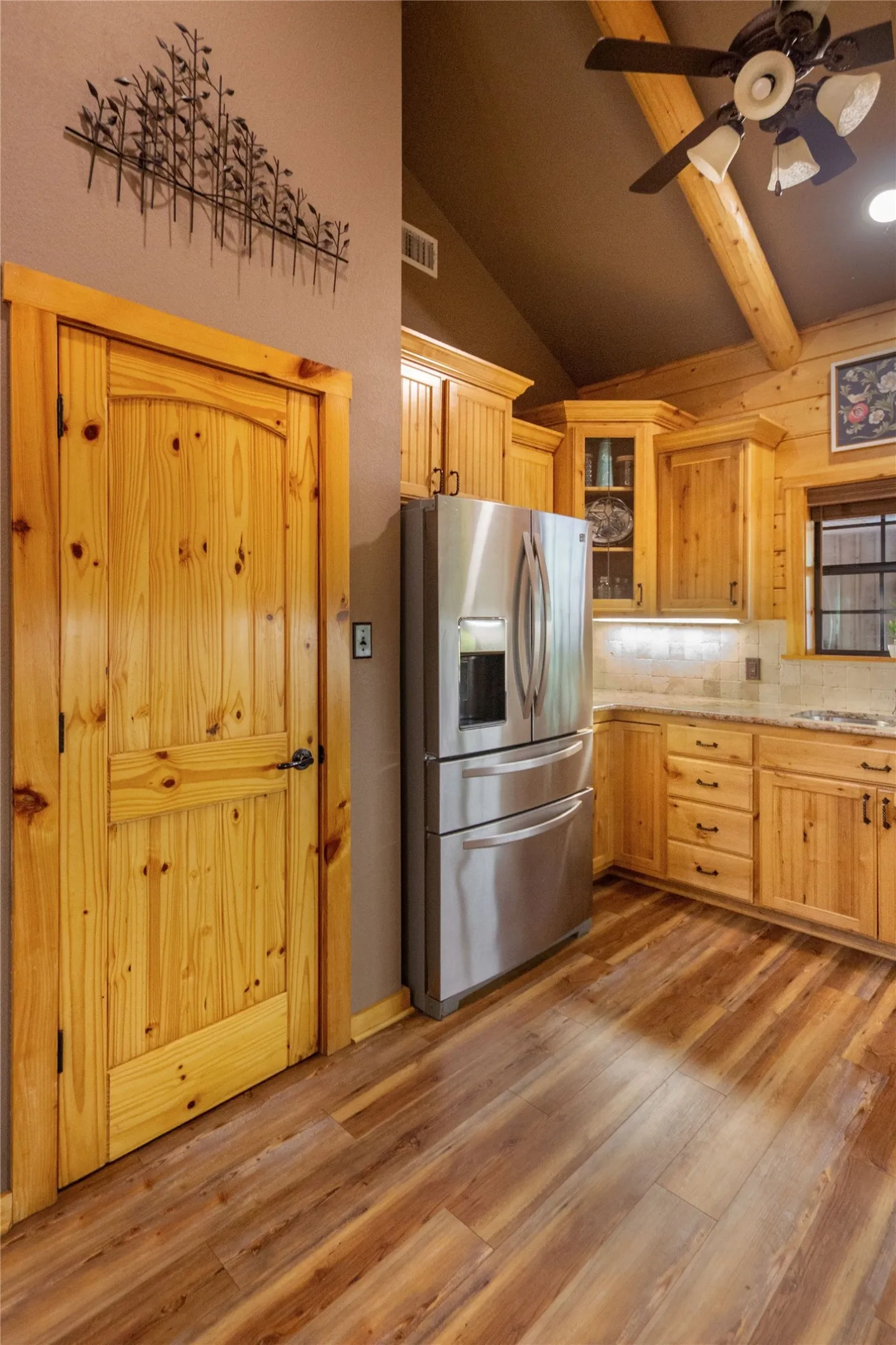 Single Family Residence For Sale in Wood County , 333 Dogwood Trail, Holly Lake Ranch, Texas 75765, 3 Bedroom, 4 Bathroom, Garage spaces, 2,392 Sqft, built in 2015, mls#21365549, Real Estate Agent in Holly Lake Ranch, Homes For Sale in Wood county, Homes For Sale in Holly Lake Ranch, Realtor in Holly Lake Ranch Texas, Real Estate Brokerage Independent Realty Texas, Luminita Cordes Realtor