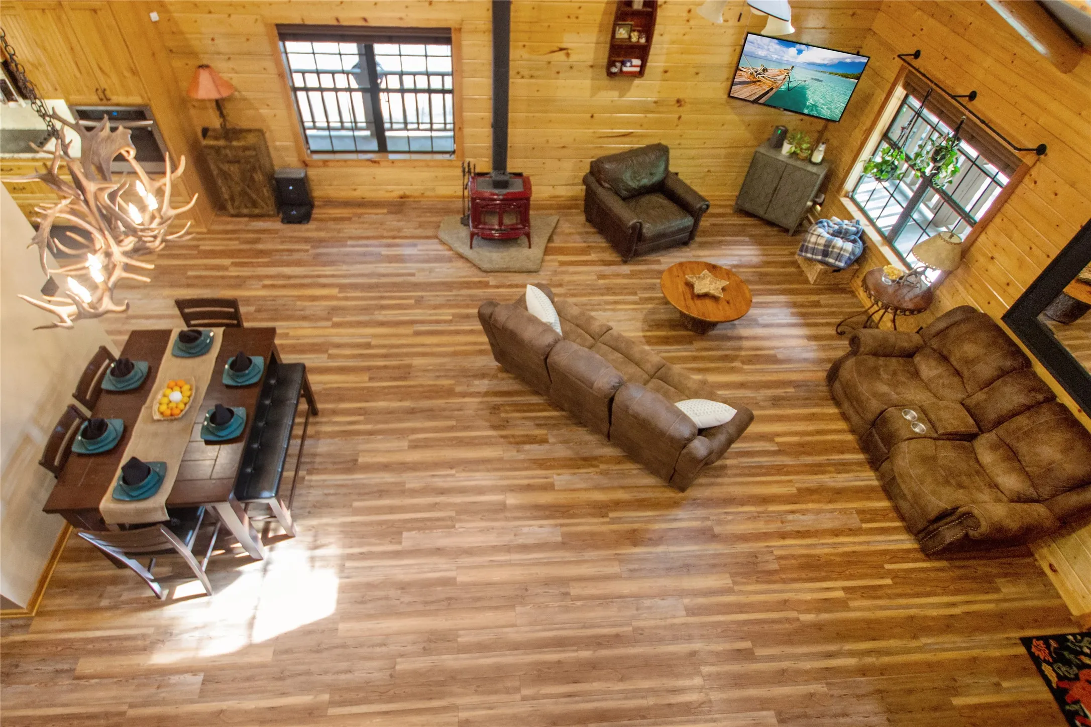 Single Family Residence For Sale in Wood County , 333 Dogwood Trail, Holly Lake Ranch, Texas 75765, 3 Bedroom, 4 Bathroom, Garage spaces, 2,392 Sqft, built in 2015, mls#21365549, Real Estate Agent in Holly Lake Ranch, Homes For Sale in Wood county, Homes For Sale in Holly Lake Ranch, Realtor in Holly Lake Ranch Texas, Real Estate Brokerage Independent Realty Texas, Luminita Cordes Realtor