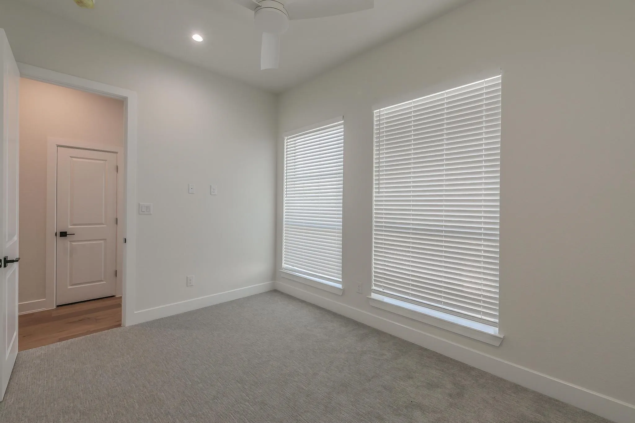 Townhouse For Rent in Tarrant County , 682 W Main Street, Arlington, Texas 76013, 3 Bedroom, 3 Bathroom, 2 Garage spaces, 1,746 Sqft, built in 2022, mls#21365495, Real Estate Agent in Arlington, Homes For Rent in Tarrant county, Homes For Rent in Arlington, Realtor in Arlington Texas, Real Estate Brokerage Independent Realty Texas, Luminita Cordes Realtor