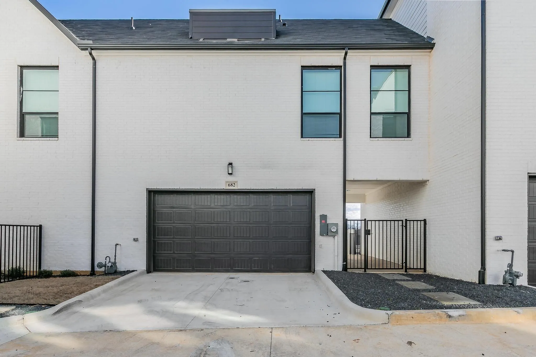 Townhouse For Rent in Tarrant County , 682 W Main Street, Arlington, Texas 76013, 3 Bedroom, 3 Bathroom, 2 Garage spaces, 1,746 Sqft, built in 2022, mls#21365495, Real Estate Agent in Arlington, Homes For Rent in Tarrant county, Homes For Rent in Arlington, Realtor in Arlington Texas, Real Estate Brokerage Independent Realty Texas, Luminita Cordes Realtor