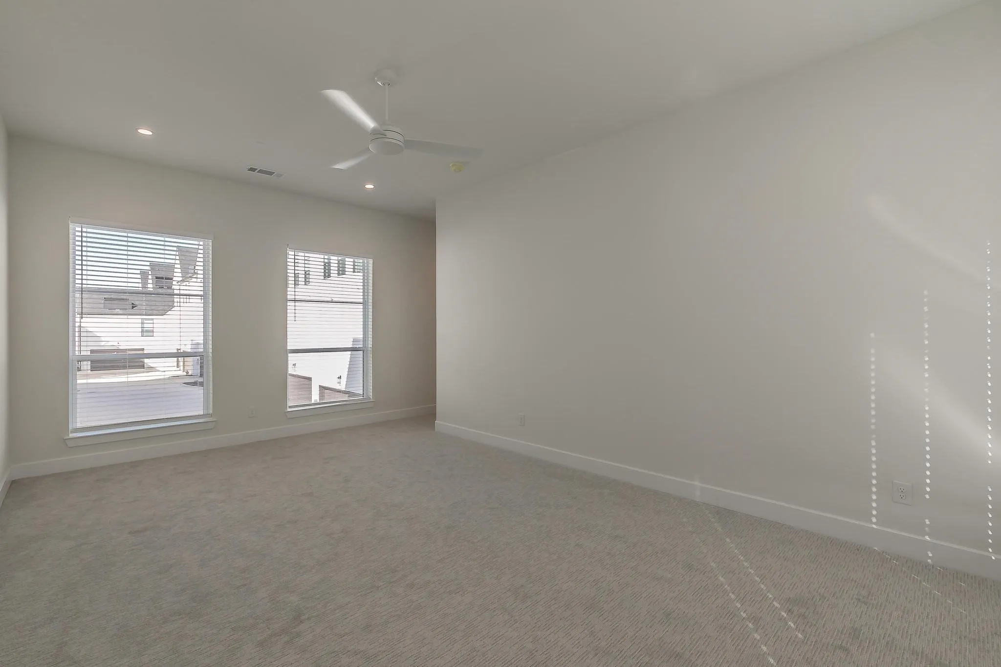 Townhouse For Rent in Tarrant County , 682 W Main Street, Arlington, Texas 76013, 3 Bedroom, 3 Bathroom, 2 Garage spaces, 1,746 Sqft, built in 2022, mls#21365495, Real Estate Agent in Arlington, Homes For Rent in Tarrant county, Homes For Rent in Arlington, Realtor in Arlington Texas, Real Estate Brokerage Independent Realty Texas, Luminita Cordes Realtor
