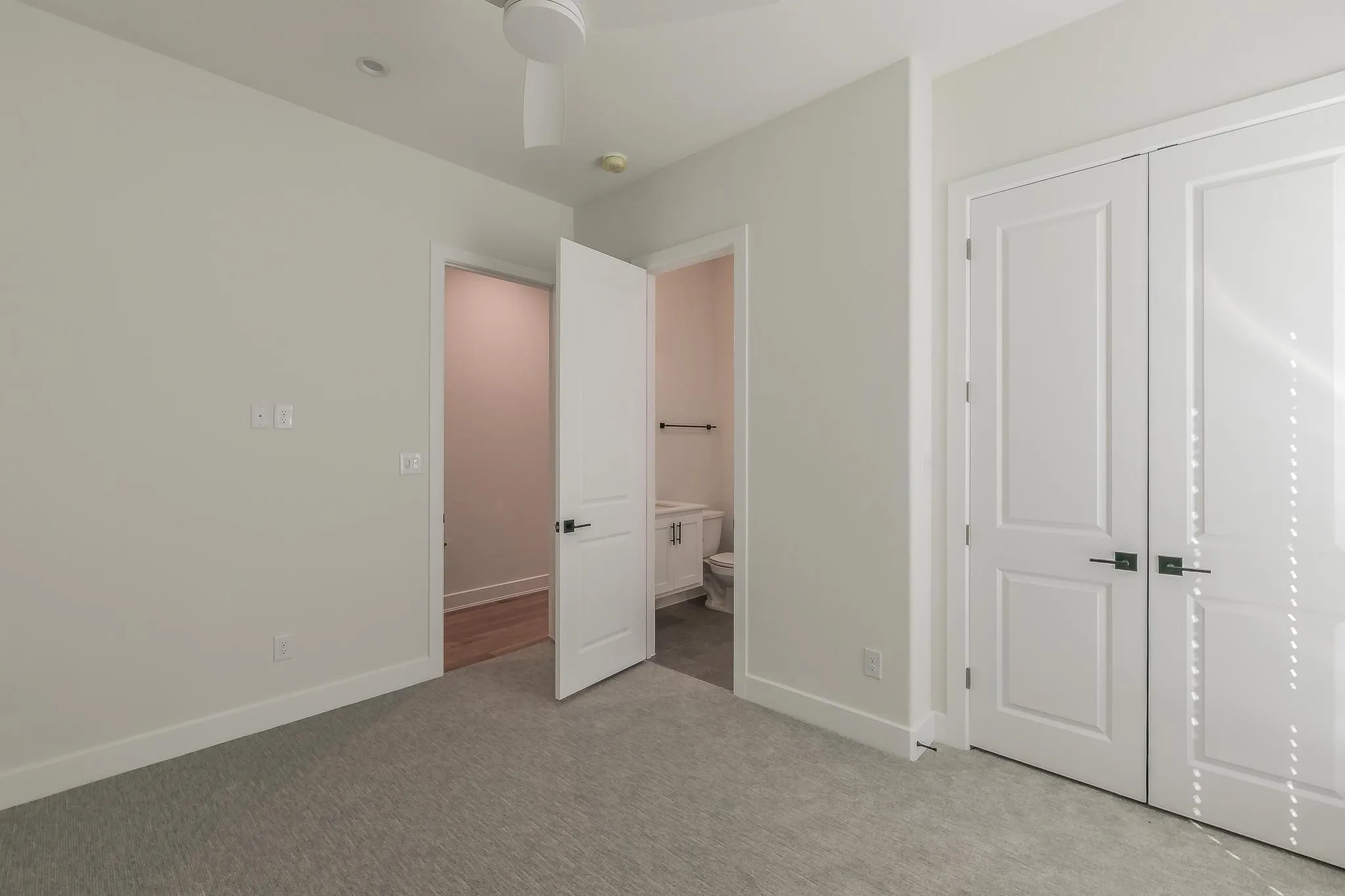 Townhouse For Rent in Tarrant County , 682 W Main Street, Arlington, Texas 76013, 3 Bedroom, 3 Bathroom, 2 Garage spaces, 1,746 Sqft, built in 2022, mls#21365495, Real Estate Agent in Arlington, Homes For Rent in Tarrant county, Homes For Rent in Arlington, Realtor in Arlington Texas, Real Estate Brokerage Independent Realty Texas, Luminita Cordes Realtor