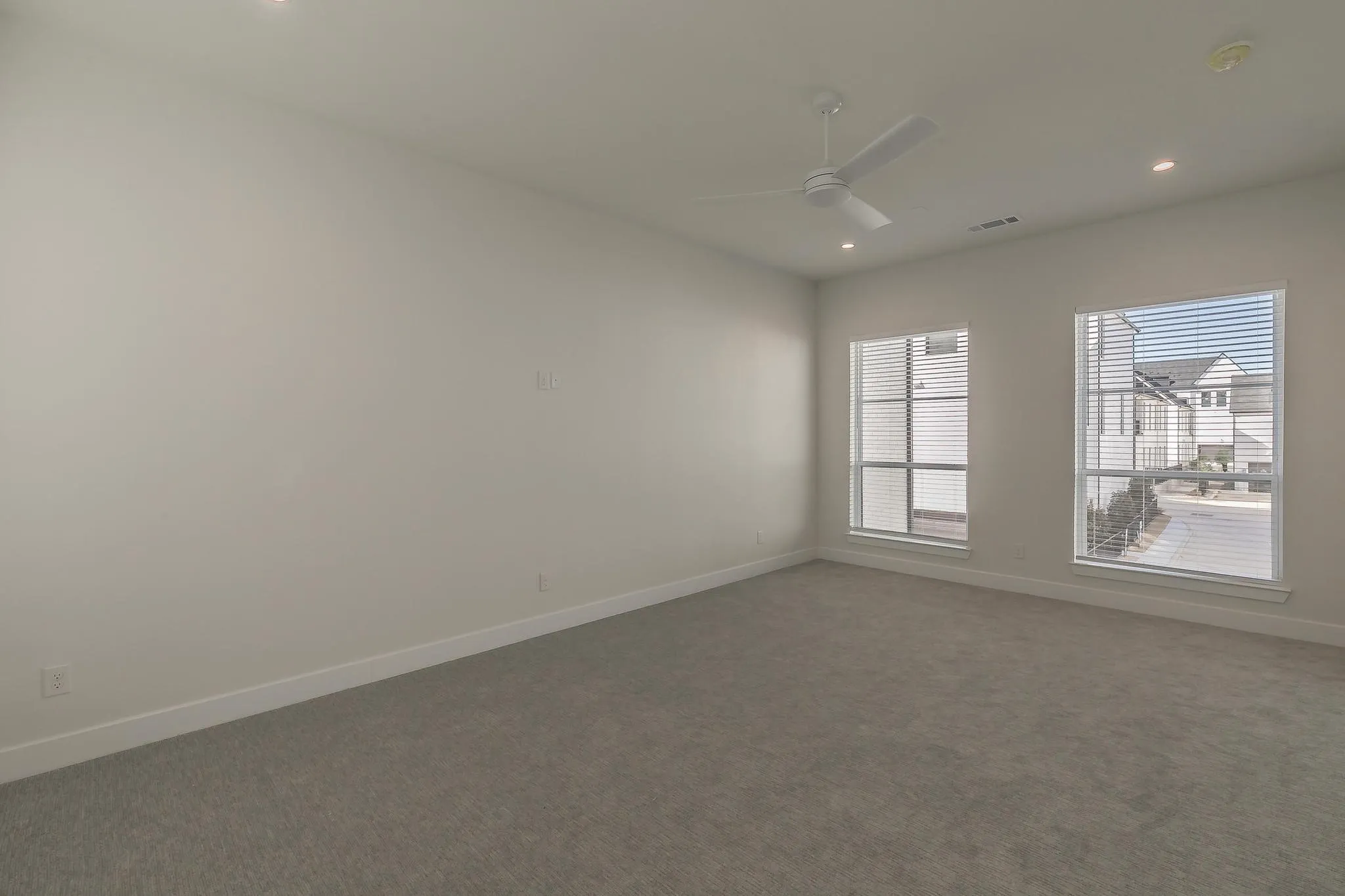 Townhouse For Rent in Tarrant County , 682 W Main Street, Arlington, Texas 76013, 3 Bedroom, 3 Bathroom, 2 Garage spaces, 1,746 Sqft, built in 2022, mls#21365495, Real Estate Agent in Arlington, Homes For Rent in Tarrant county, Homes For Rent in Arlington, Realtor in Arlington Texas, Real Estate Brokerage Independent Realty Texas, Luminita Cordes Realtor